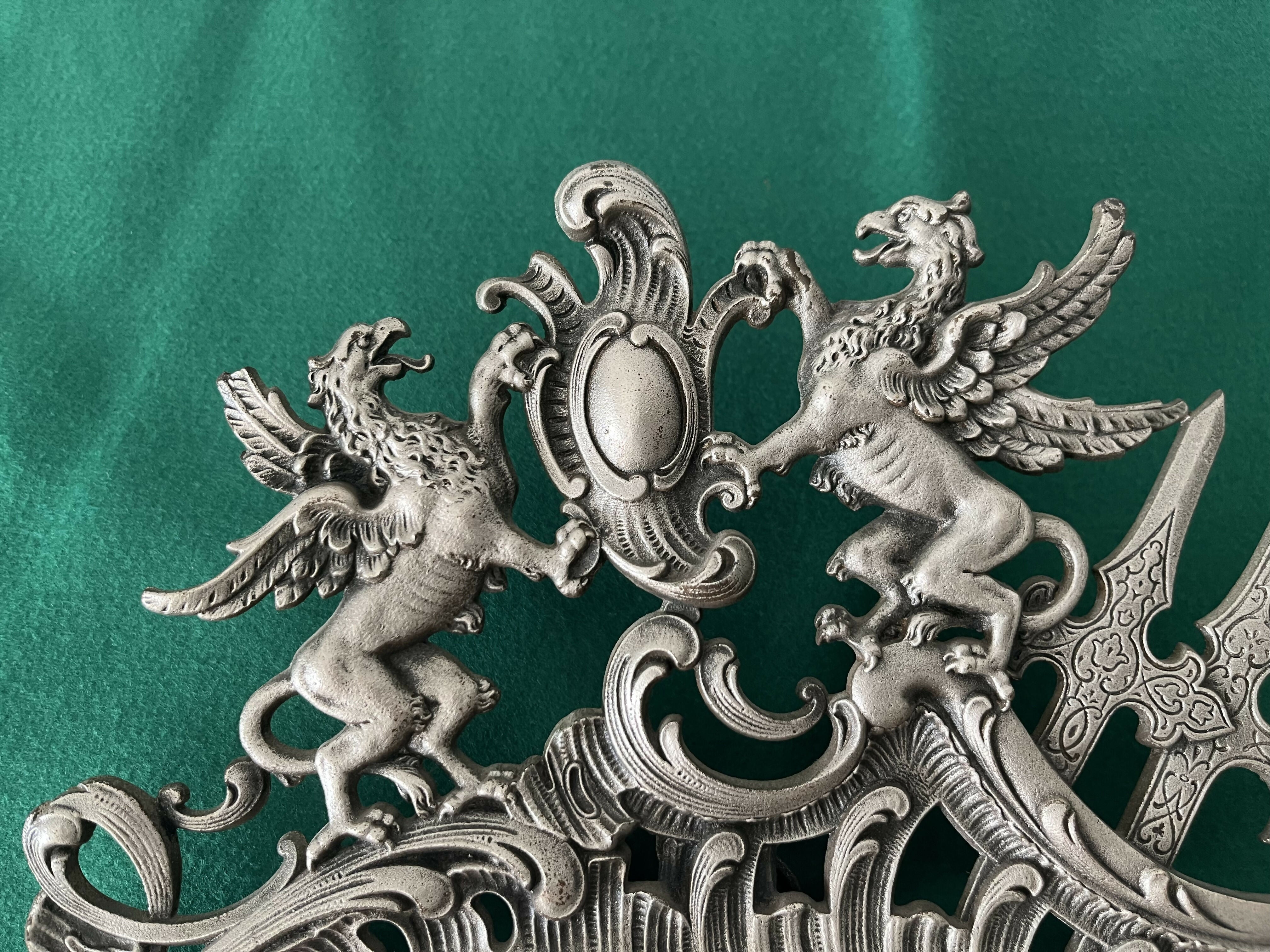 Espelho antigo em ferro fundido