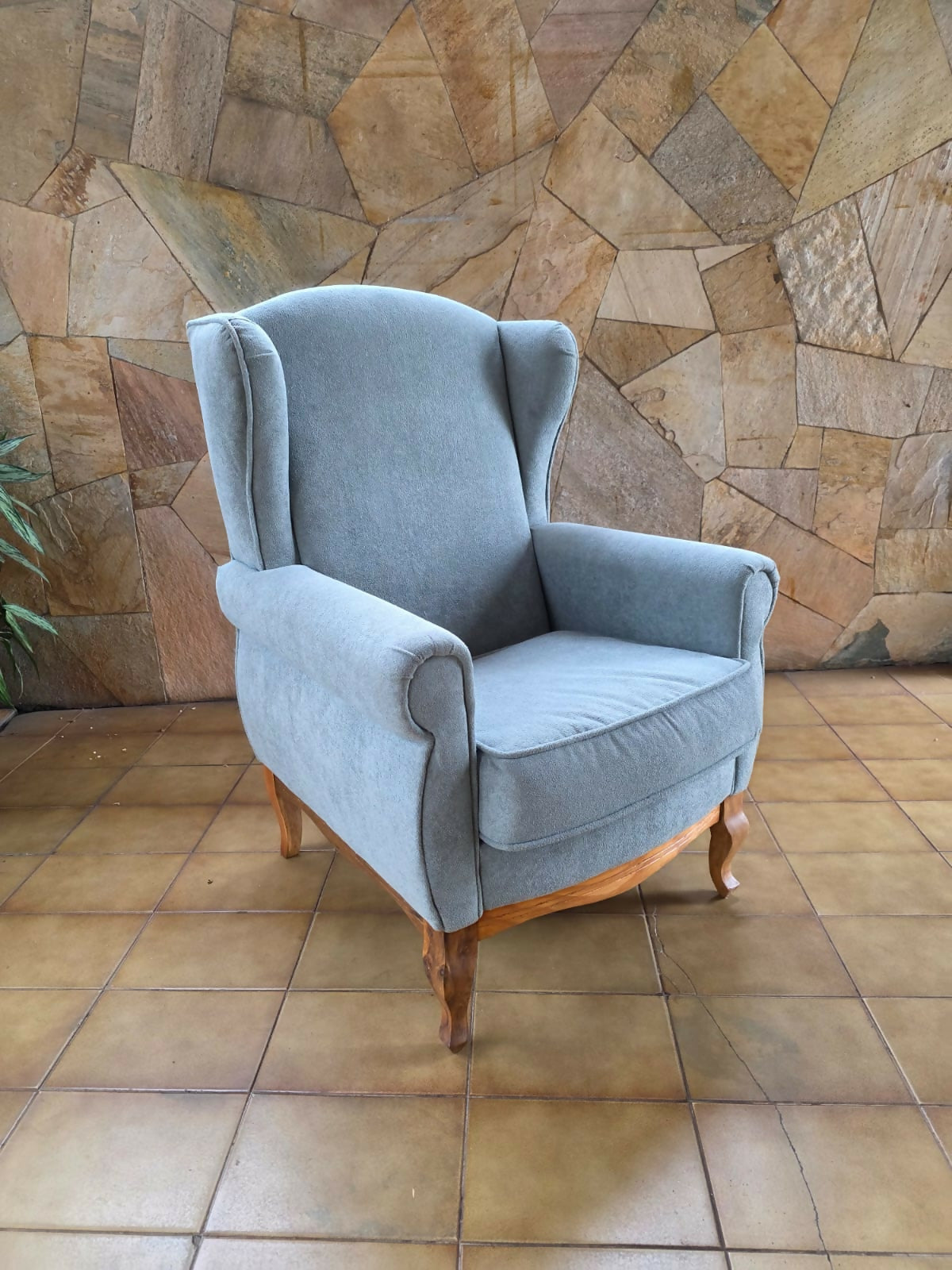 Poltrona Bergere em tecido bouclê