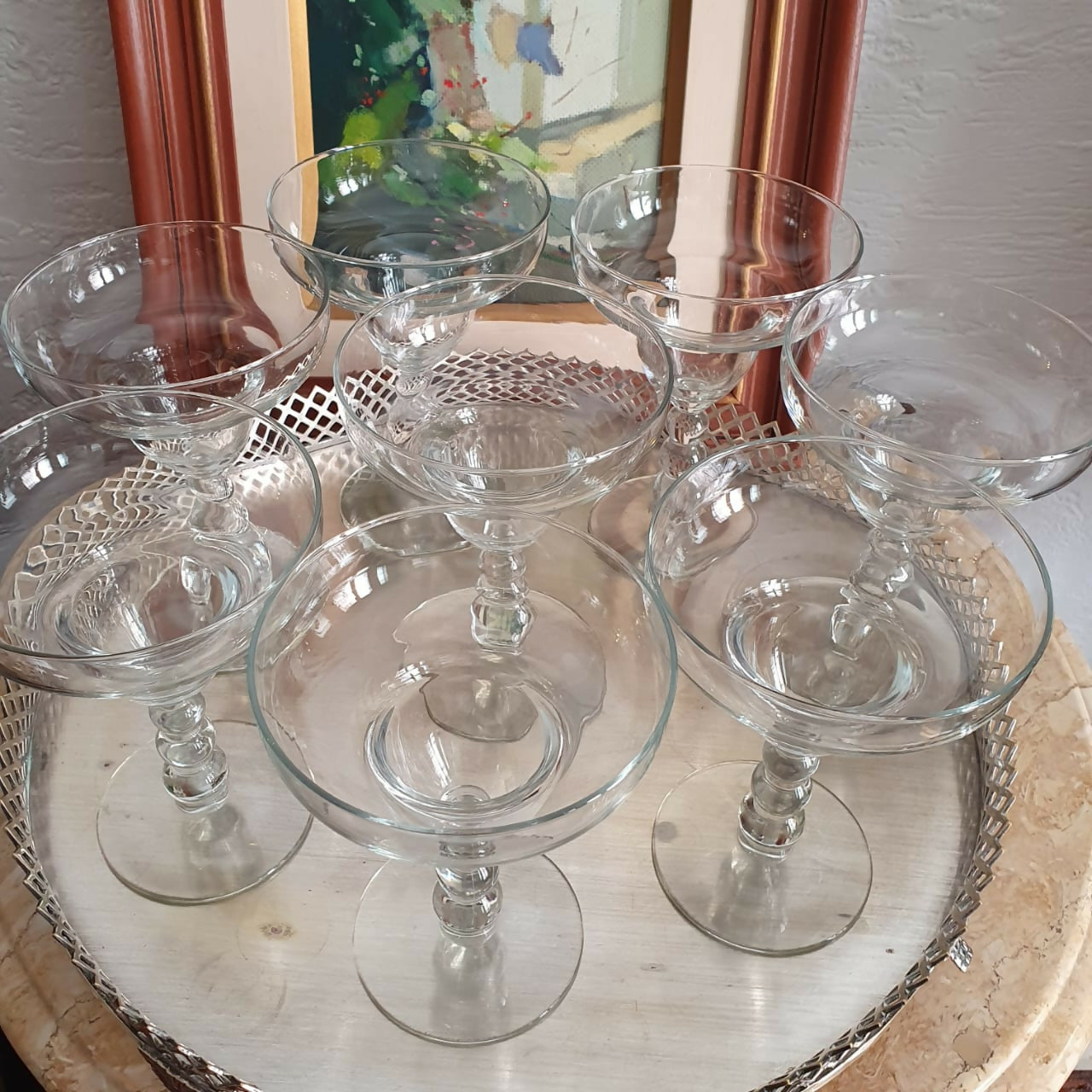 Conjunto de 8 taças para coquetéis em cristal transparente liso e haste ornamentada com esferas. Lindas e intactas!