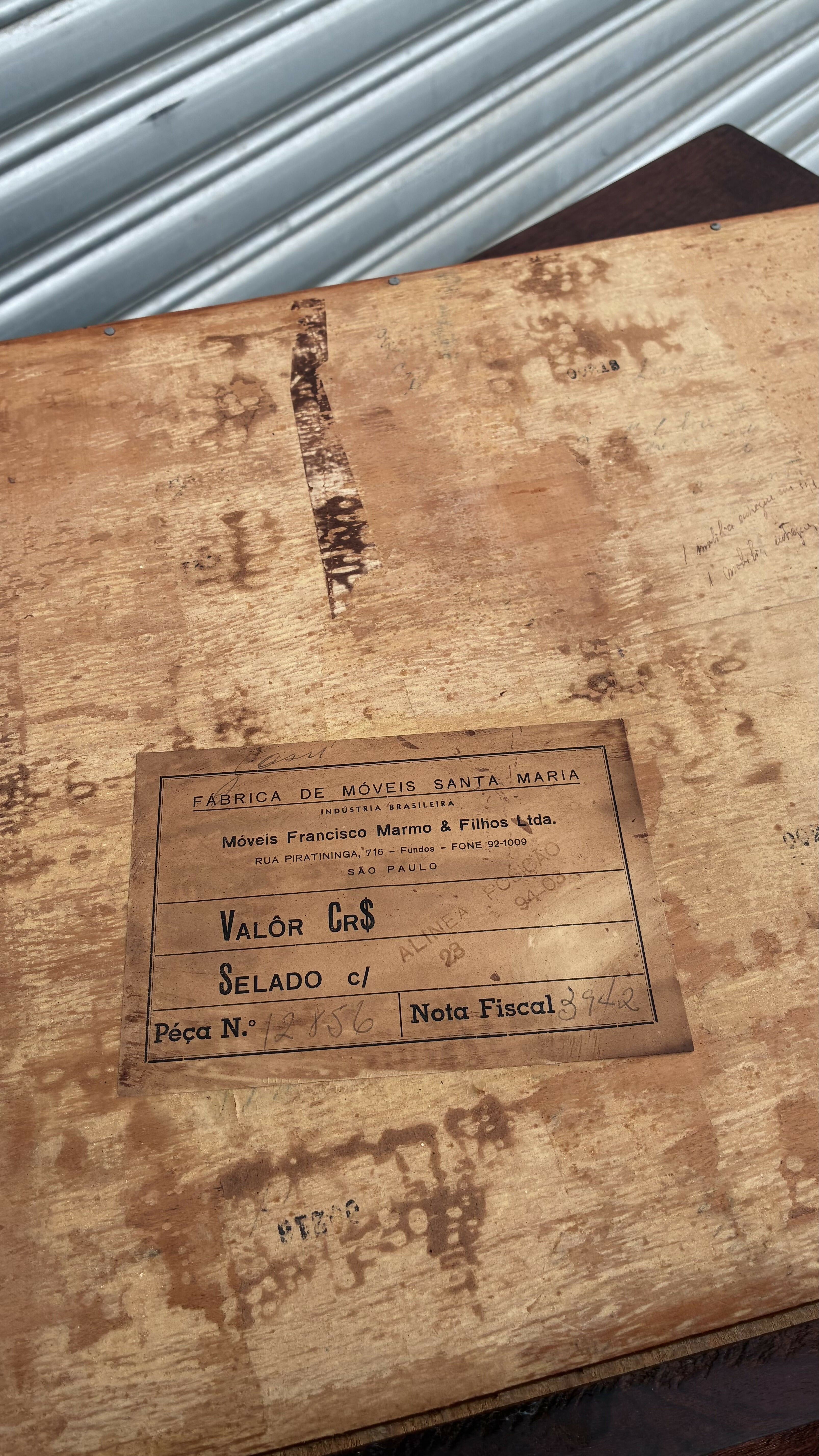 Mesinha de apoio em madeira maciça com gaveta