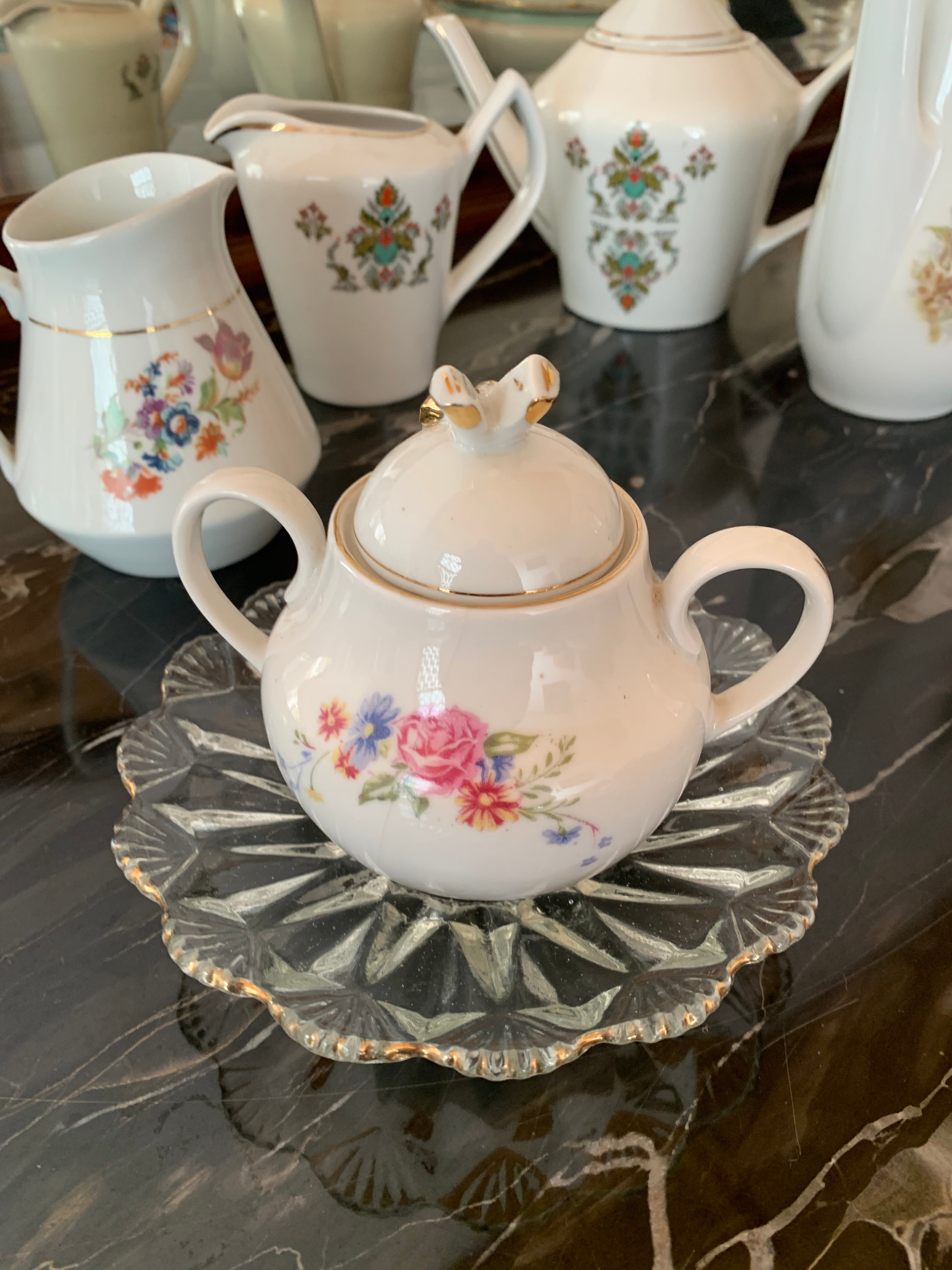 Lindo e antigo açucareiro de porcelana Mauá