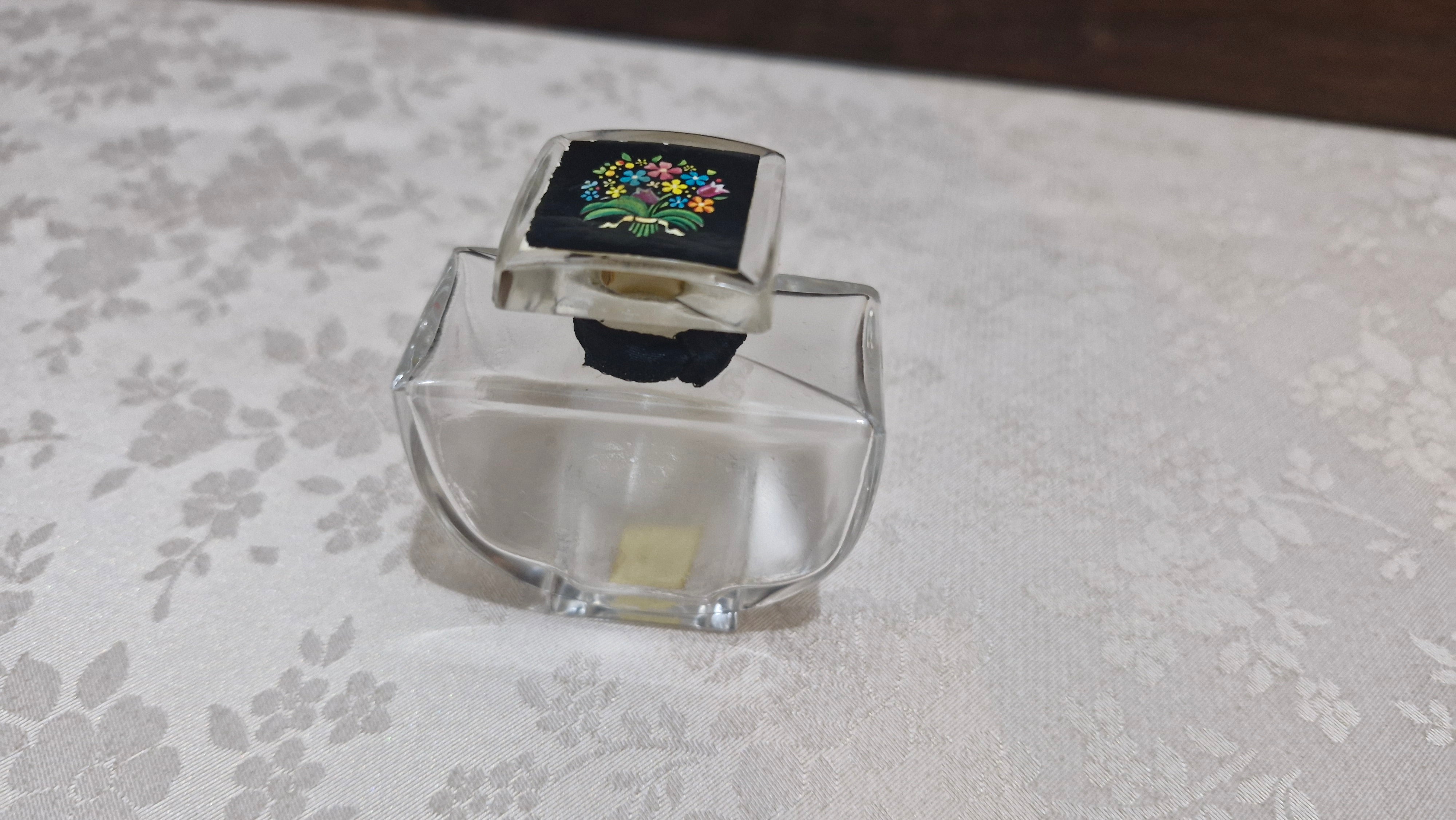 Coleção de raros frascos de perfumes franceses