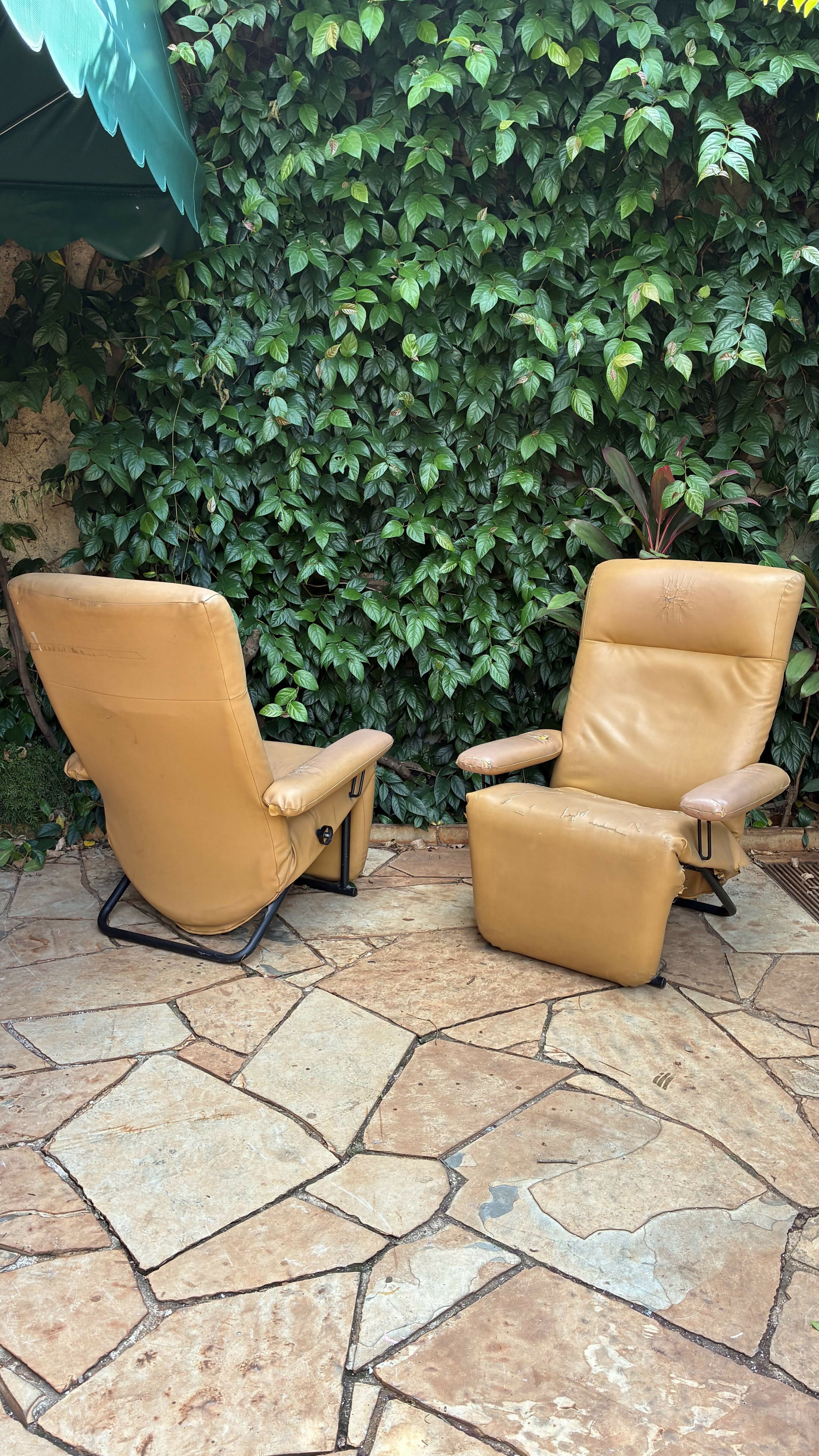 PAR DE POLTRONAS LAFER em couro natural bege