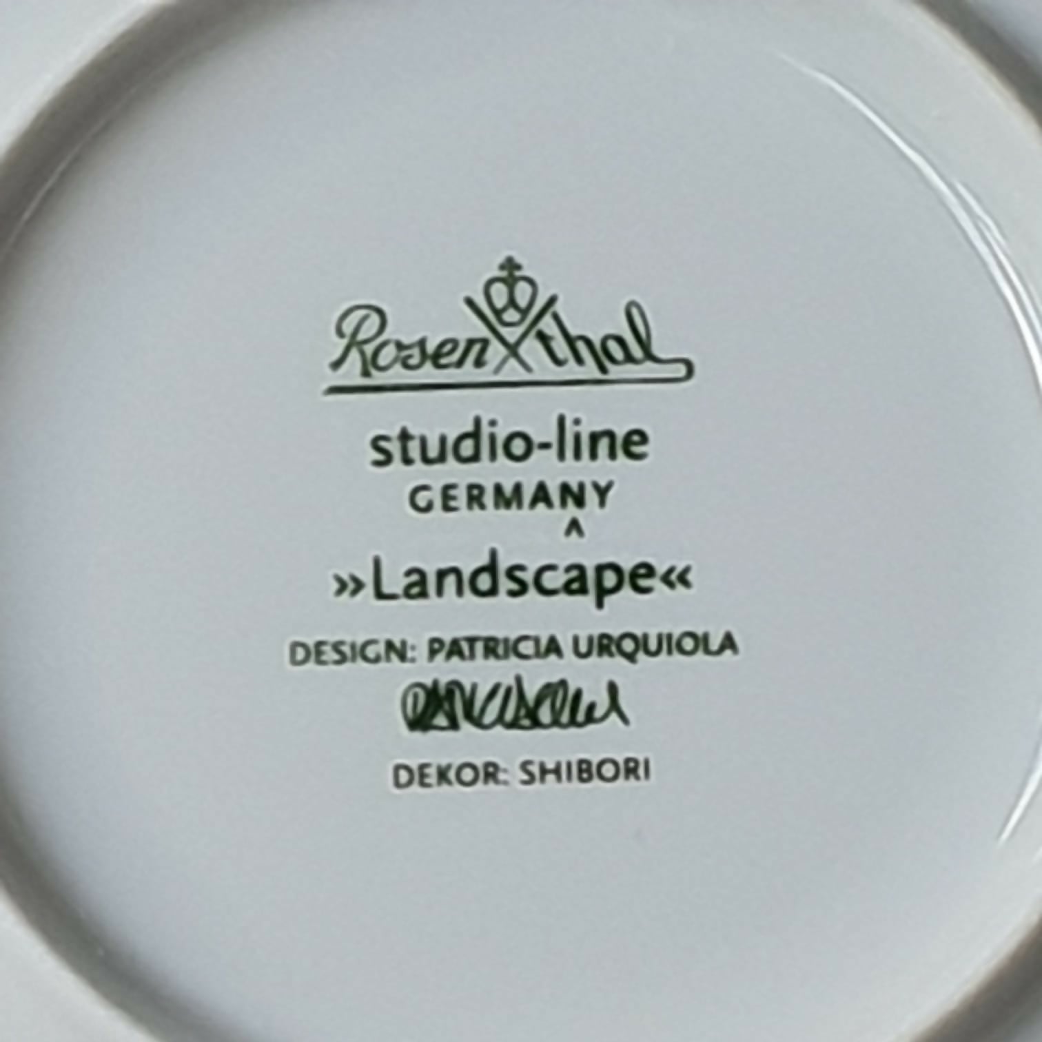 Prato para bolo em porcelana Ultrafina Rosenthal, linha Studio Line, por Patrícia Urquiola, estilo Shibori