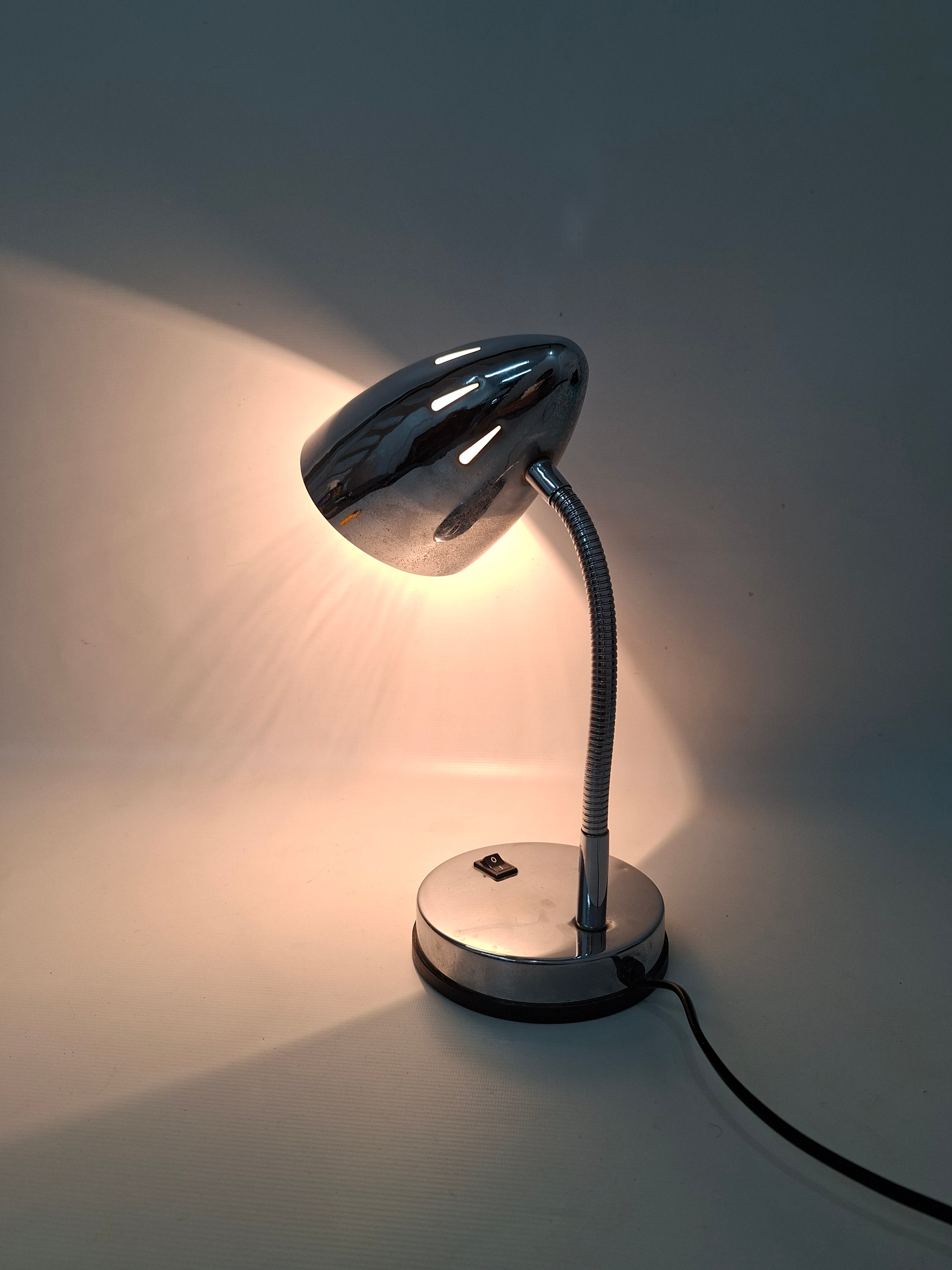 Luminária Design em Metal Cromado