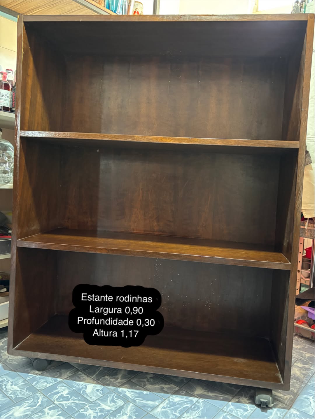 Armário/Estante em Madeira Nobre com Rodinhas