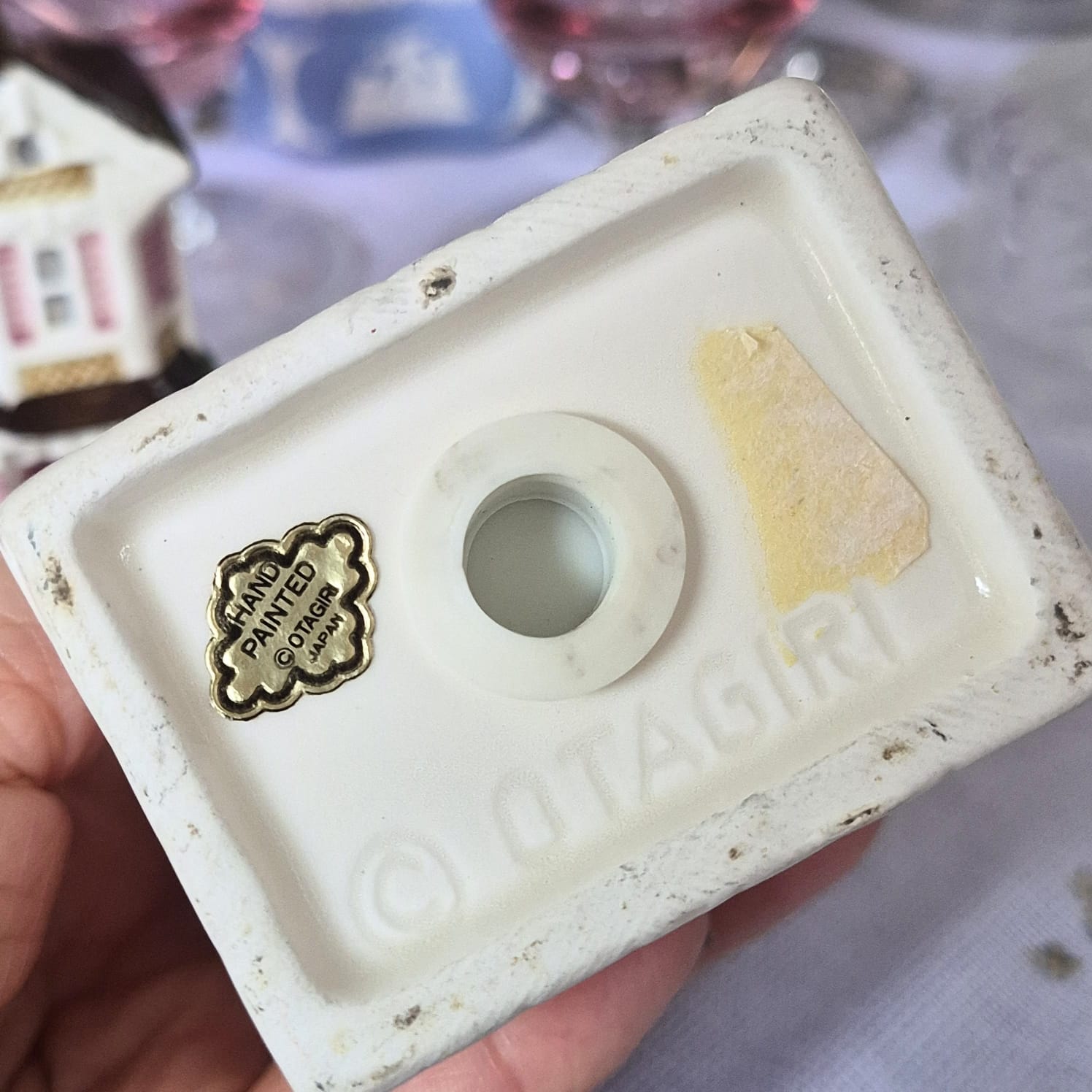Saleiro e pimenteiro em porcelana japonesa vintage Otagiri em formato de casinhas vitorianas