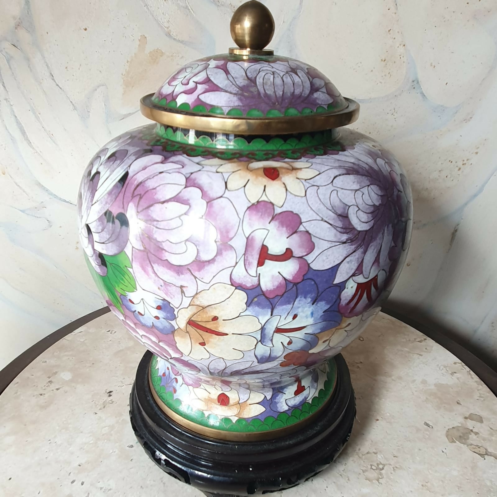 Potiche bojudo em Cloisonné Malva Floral com Peanha