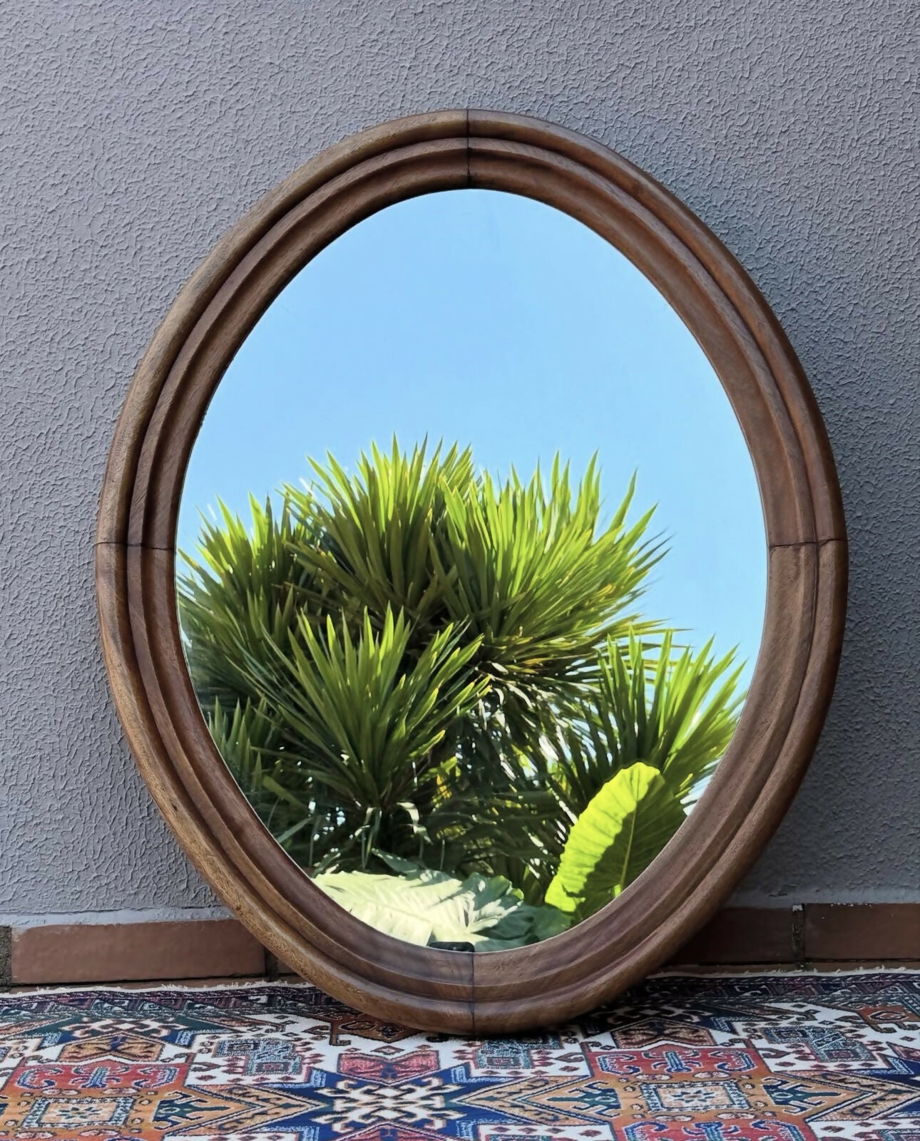 Espelho oval em madeira nobre