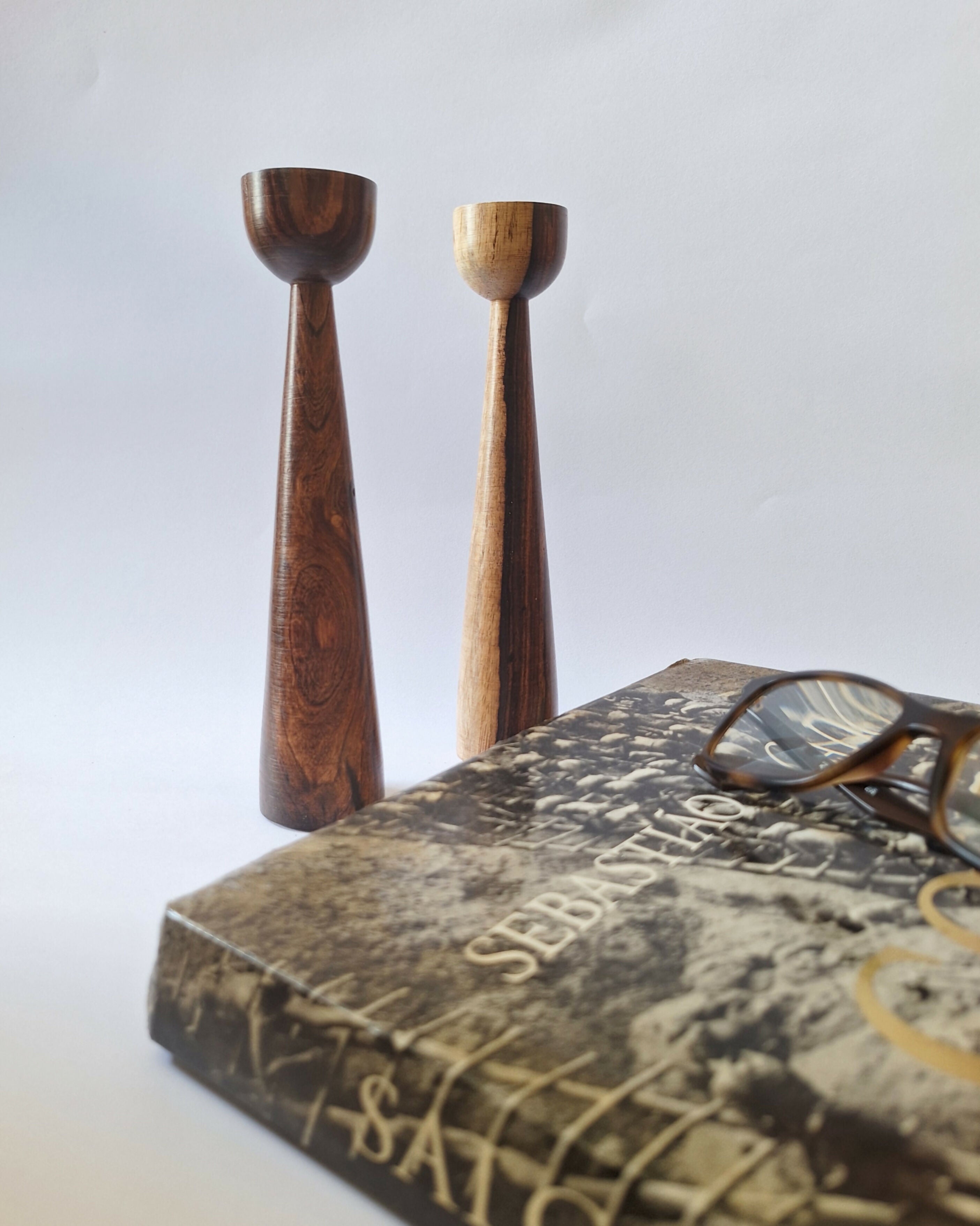 Castiçais em Jacarandá da Bahia (valor do par)