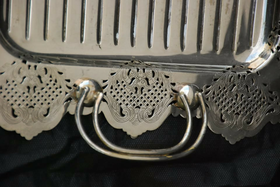 bandeja retangular em prata régia 90 com bordas trabalhadas , 38 x 31