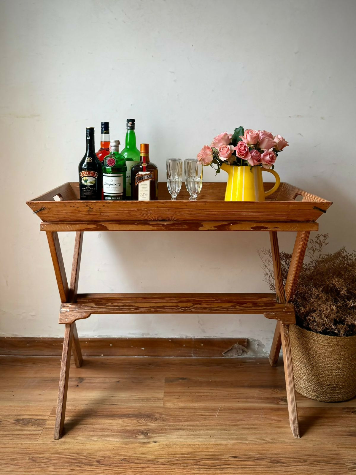 Mesa em pinho de riga, tipo cavalete