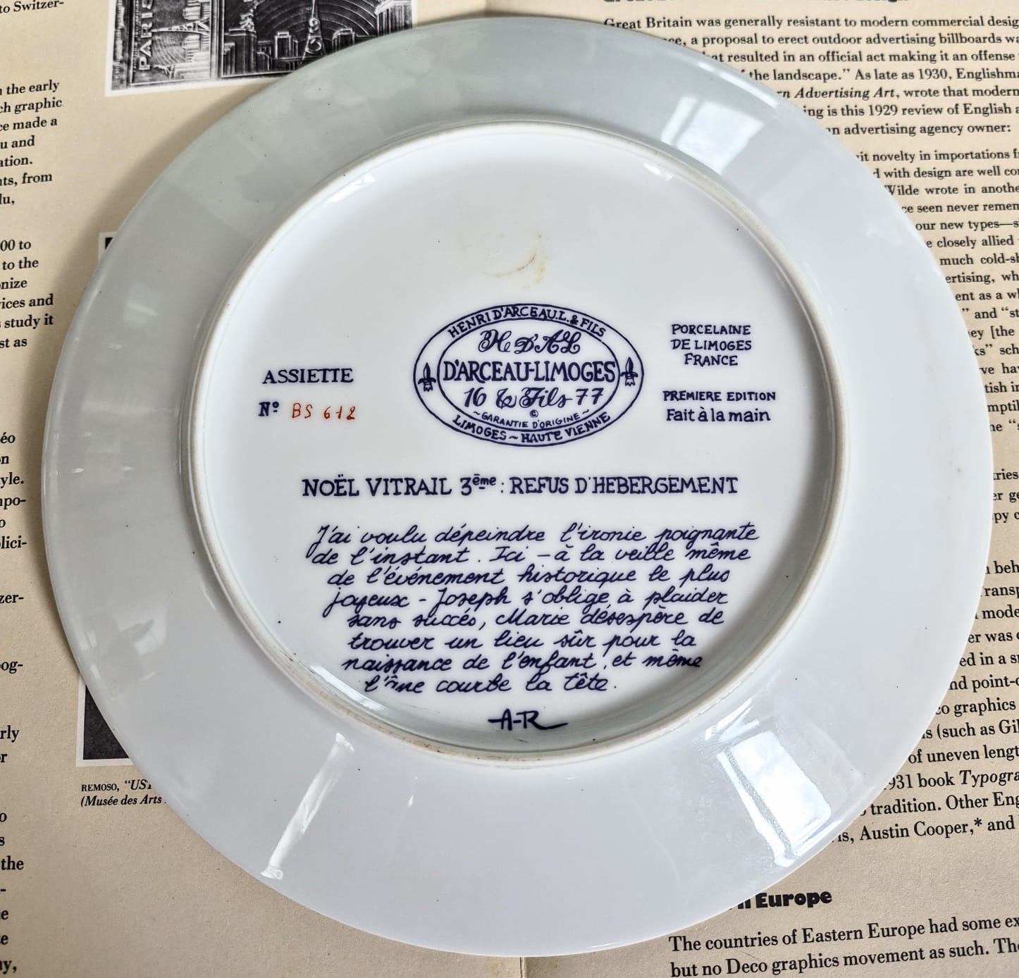 Coleção de pratos decorativos em porcelana francesa Limoges, a série "Noël Vitrail" de 1976, Henri D&