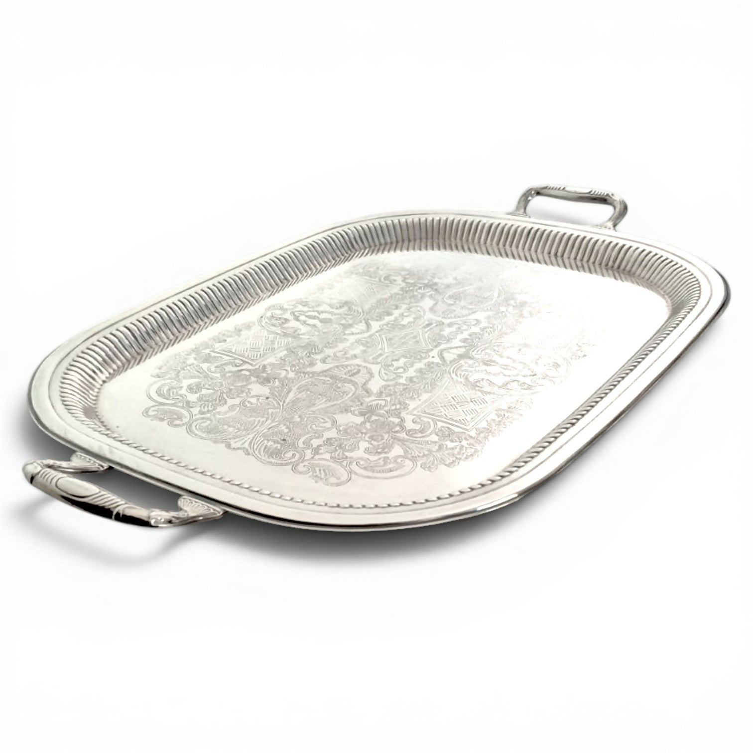Bandeja em metal prateado