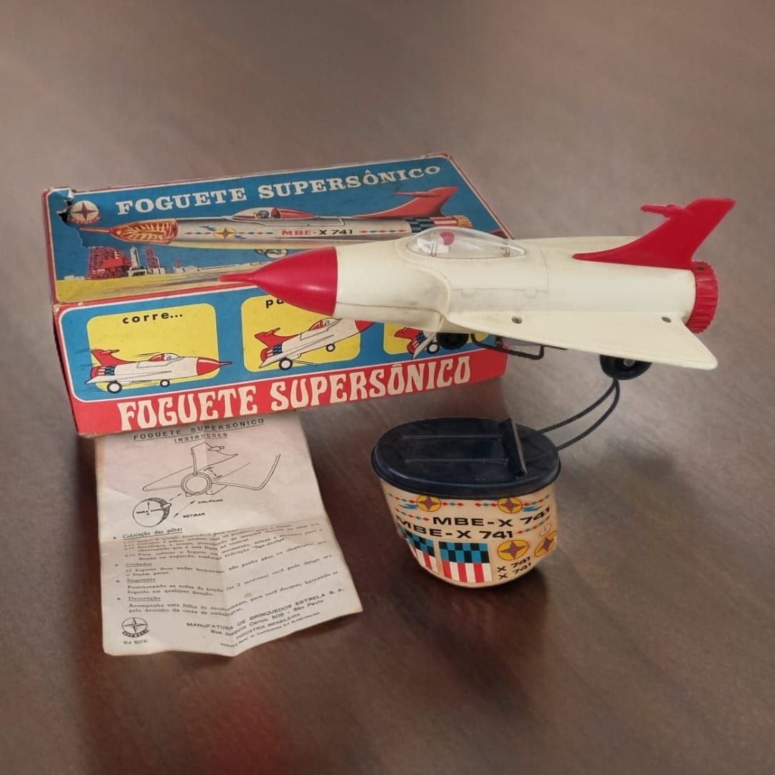 Brinquedo Foguete supersônico marca estrela
