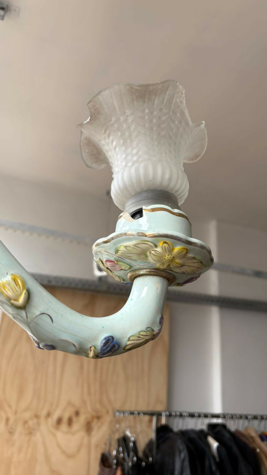 Lustre Vintage Clássico em Porcelana Pintada (4 Braços)