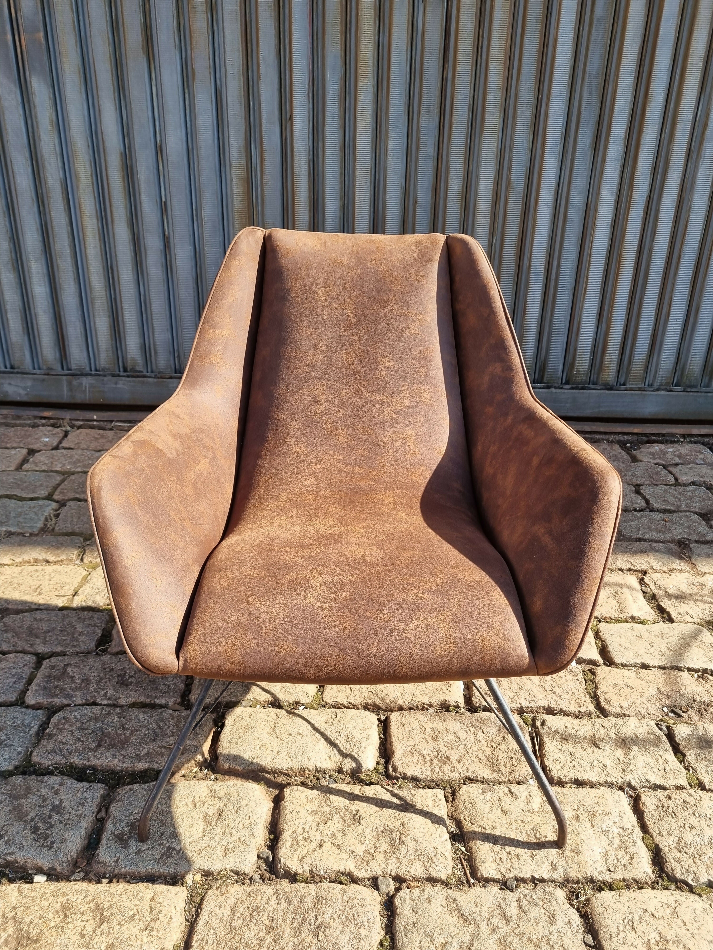 Poltrona Concha Carlo Hauner