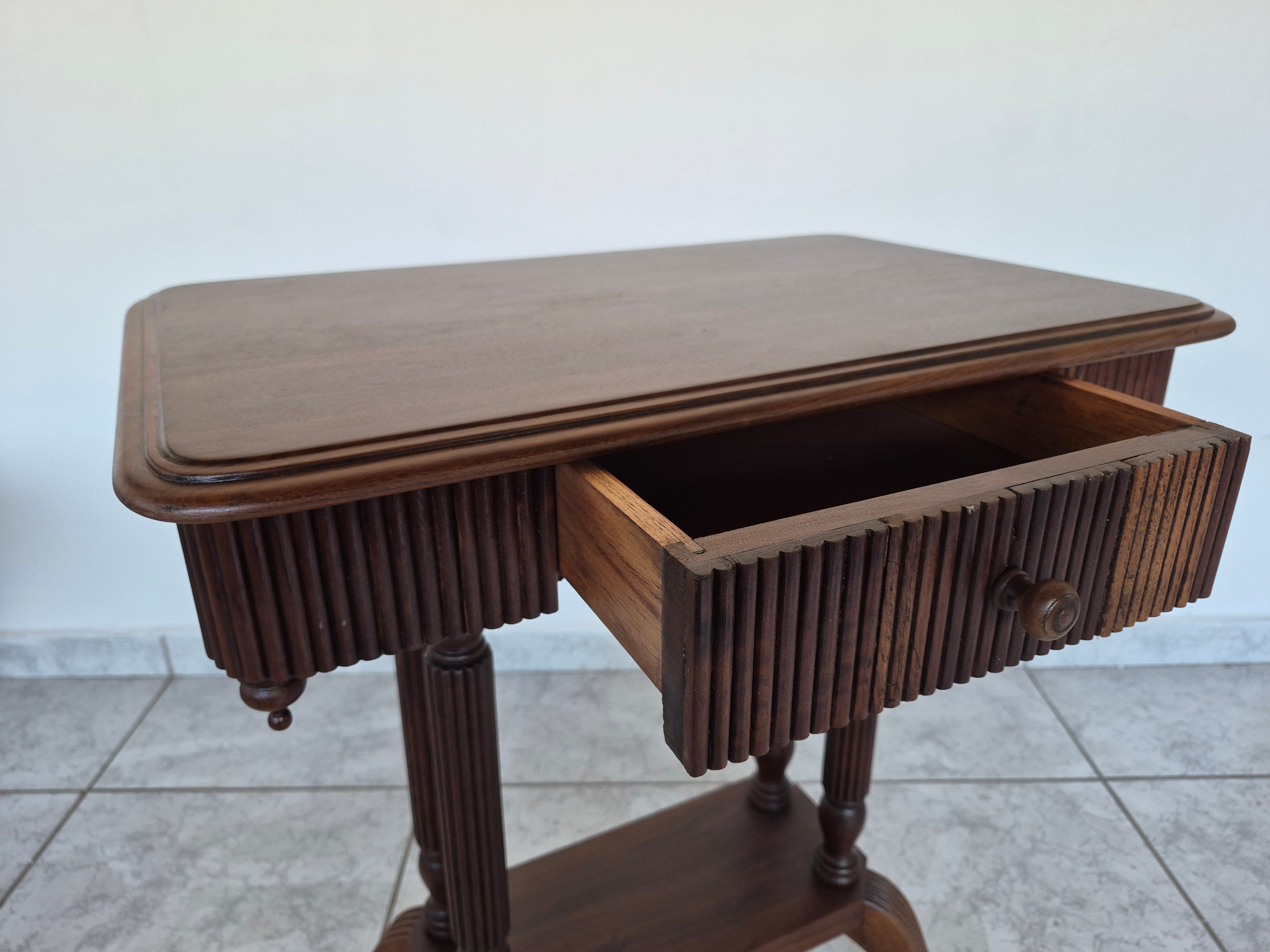 Mesa de apoio retangular ou lateral de jacarandá (restaurada) 