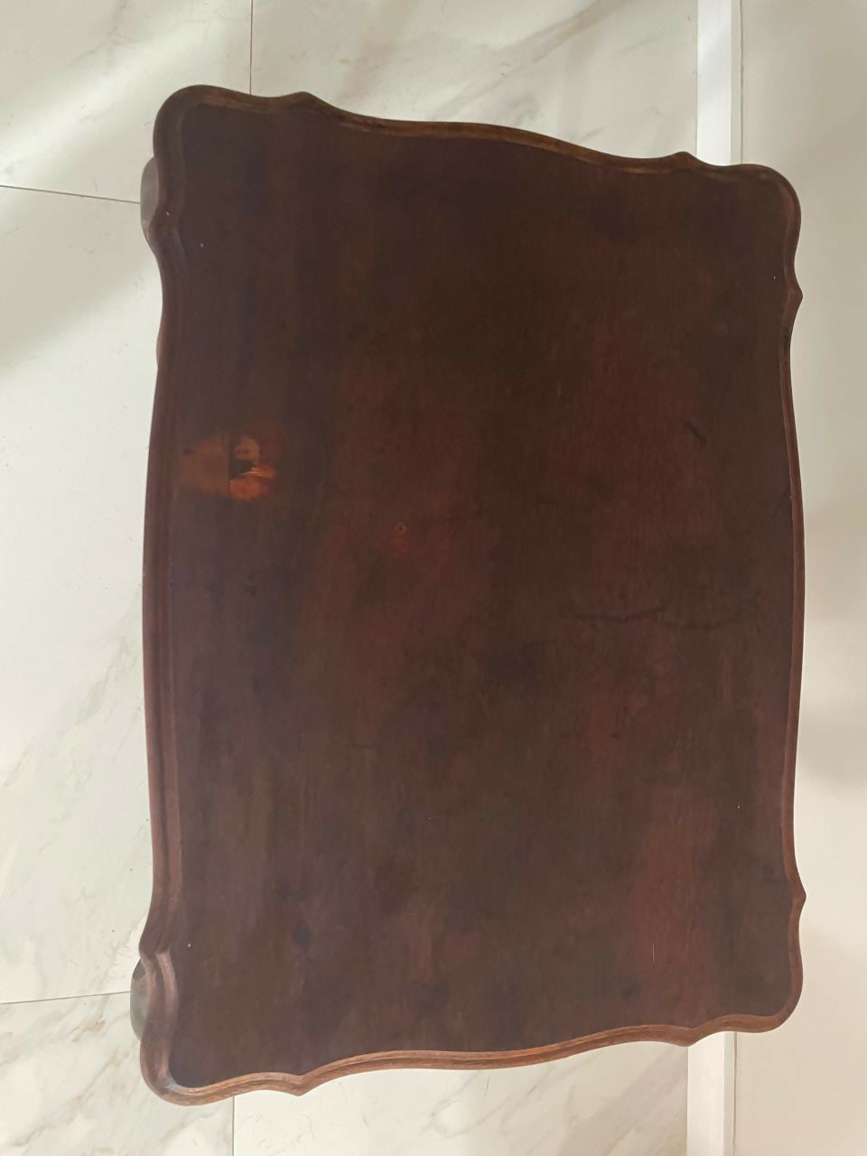 Mesa de canto / centro retangular em madeira, chippendale