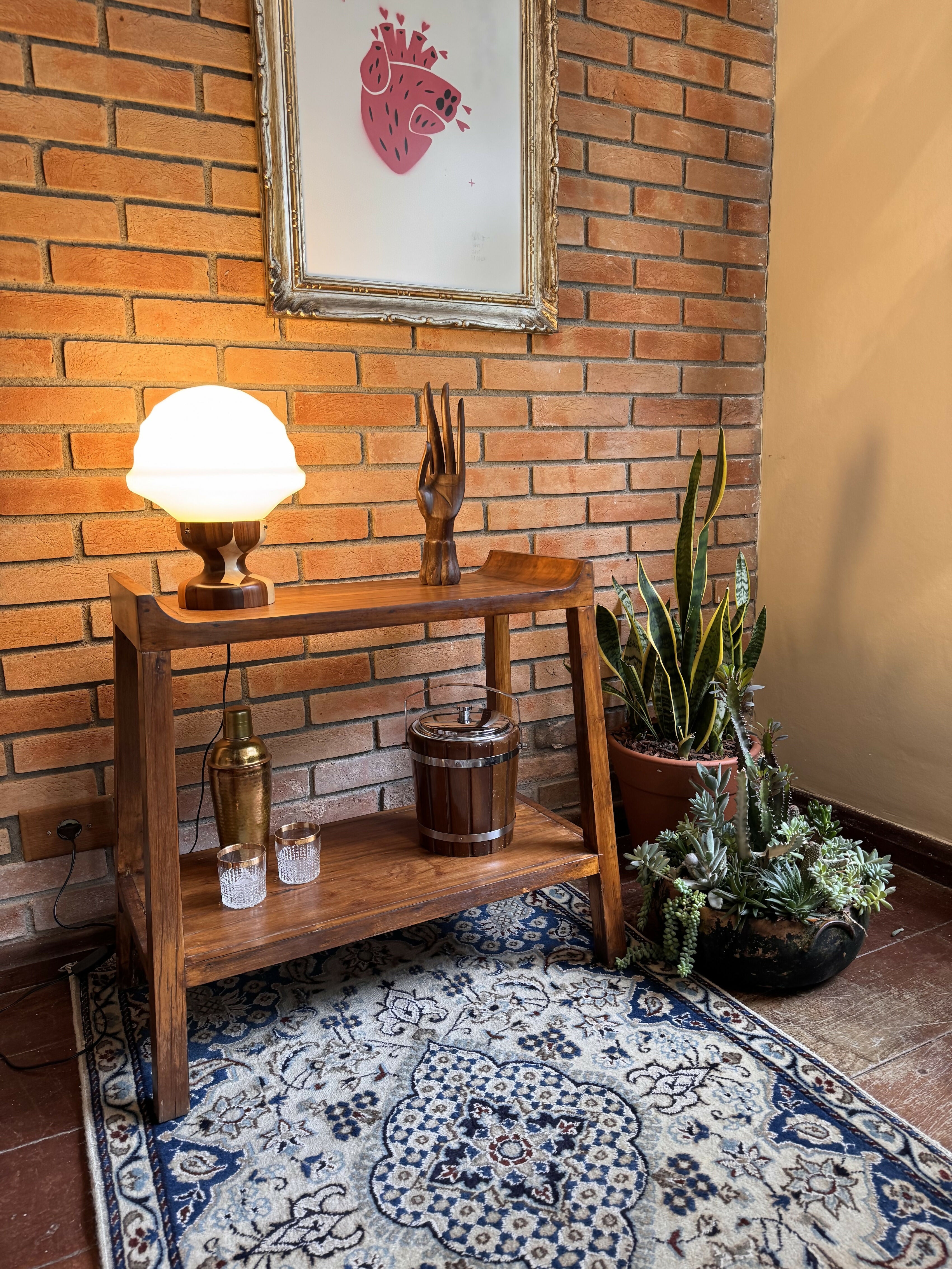 Mesa / mesinha de apoio em madeira nobre maciça