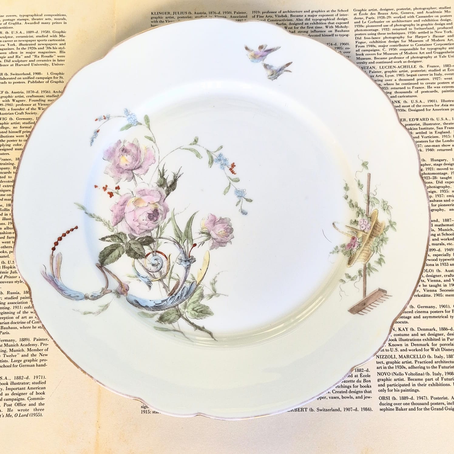 Prato decorativo centenário em porcelana (cerca de 1900 - total Belle Epóque) francesa Ch. Pillivuyt &amp; Cie de Limoges.  Feito em porcelana de feldspato, chiquíssimo e desejado na época.