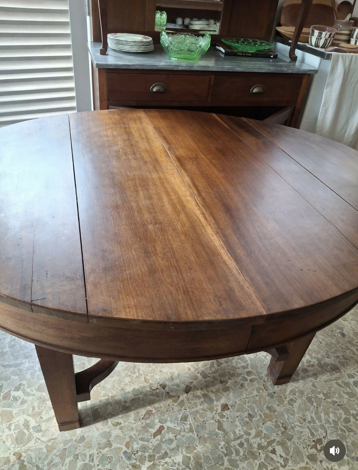 Mesa oval antiga Art Noveau em Cedro maciço