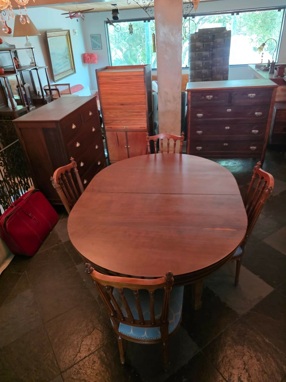 Mesa inglesa, George hepplewhite, com fina marchetaria e madeiras maciças