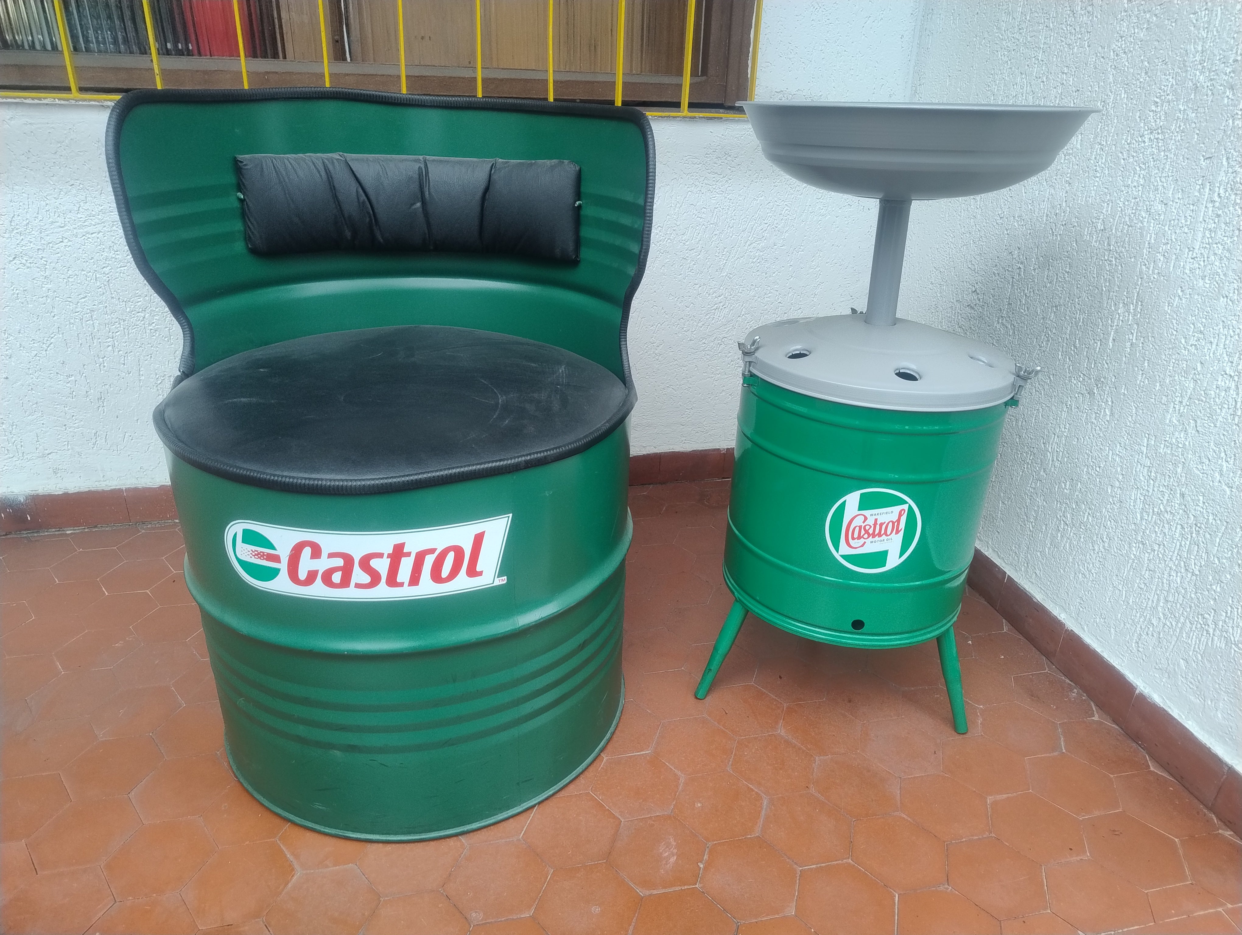 Poltrona Castrol Tambor com Pingadeira