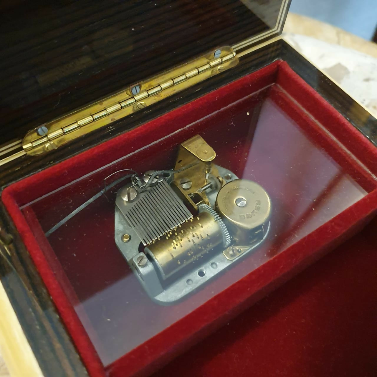 Maravilhosa caixinha vintage de música italiana! Impecável!