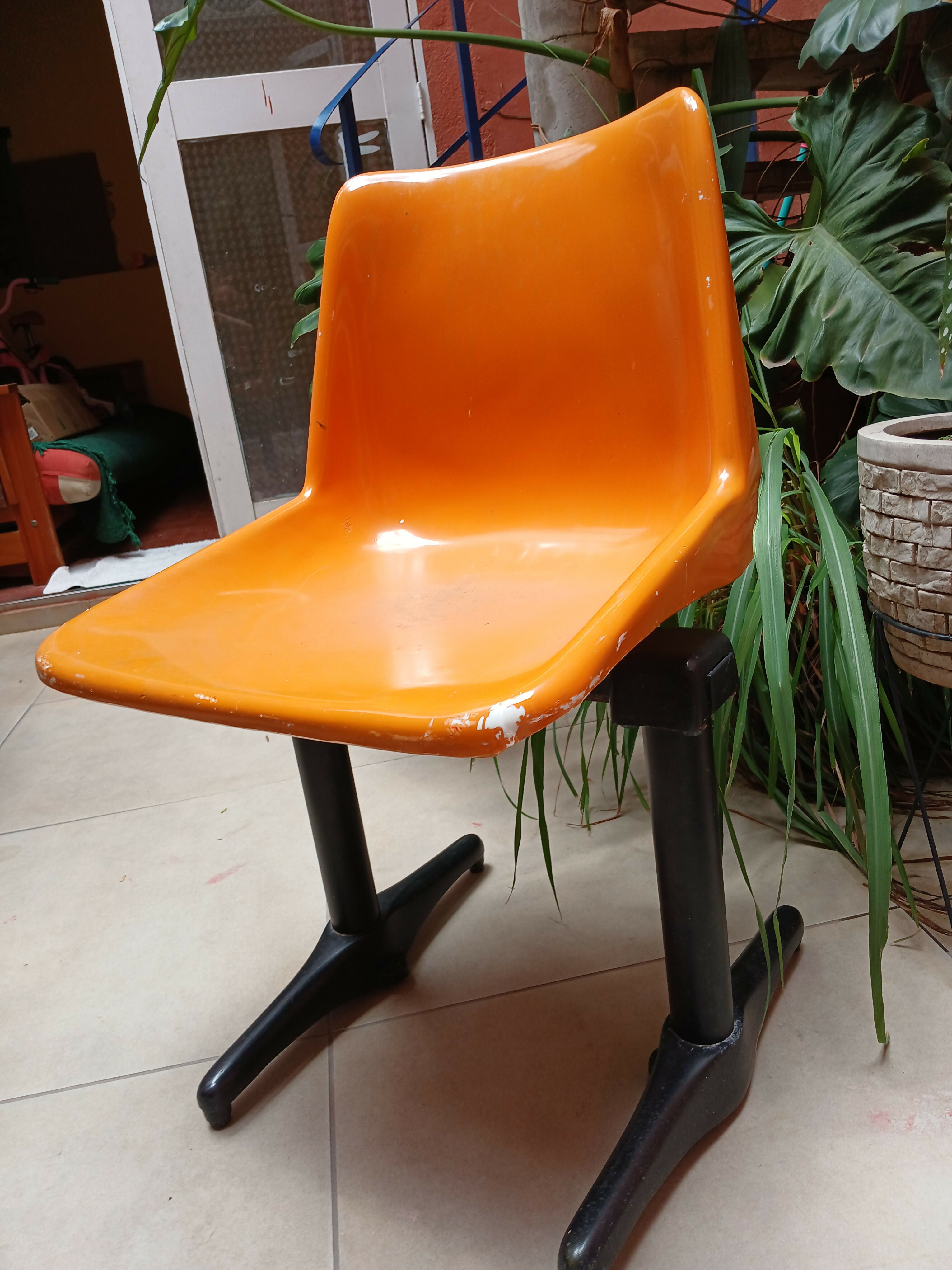 Par de cadeiras retrô laranja