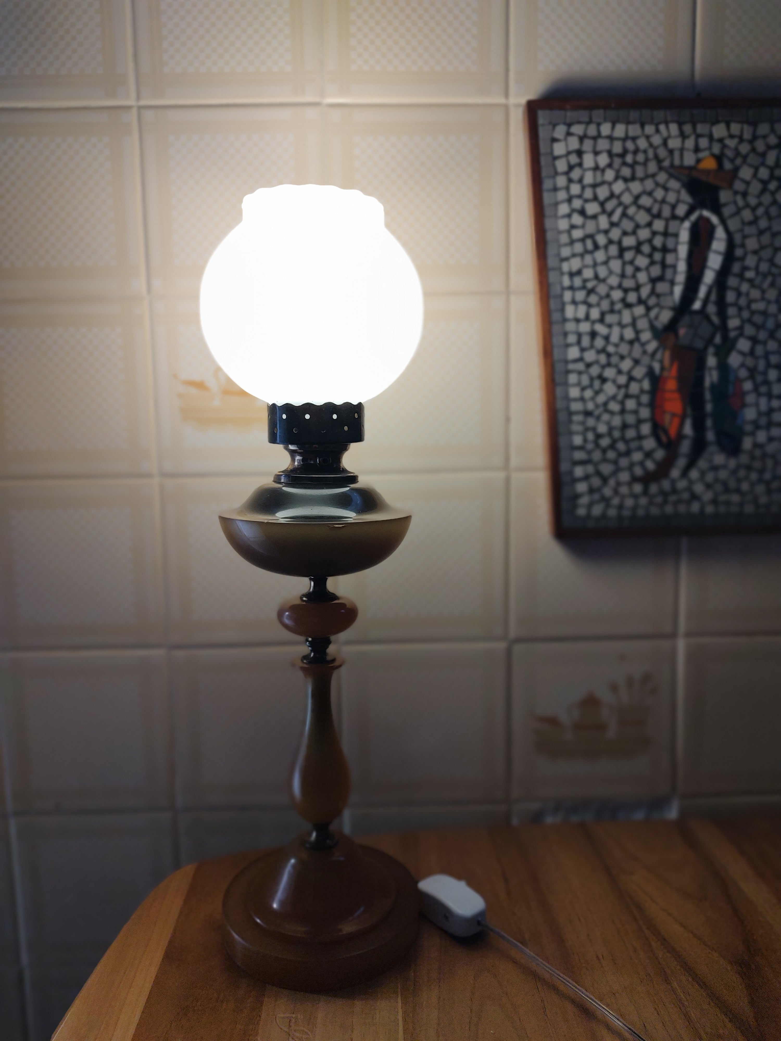 Maravilhoso Abajur / Luminária em acrílico com cúpula de vidro leitoso