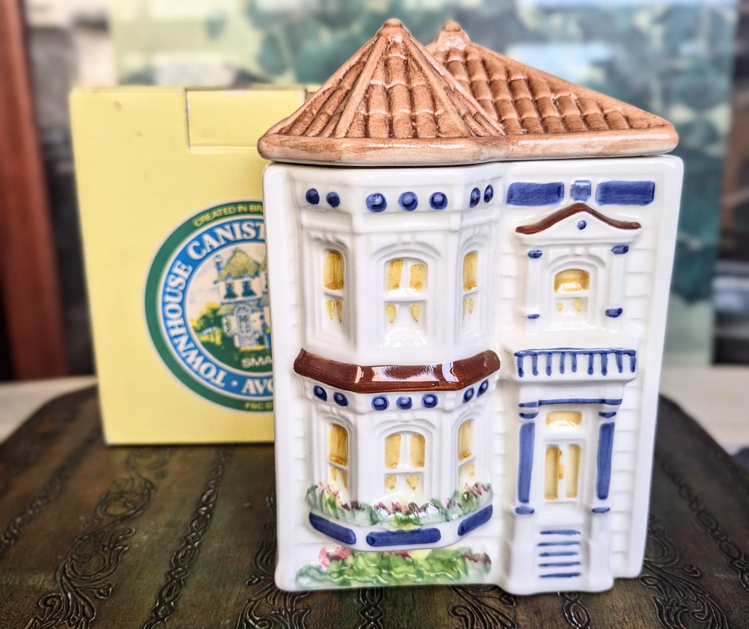  Biscoiteira em cerâmica vintage Weiss feita para a Avon Collection em forma de casinha. Está impecável,  na caixa.