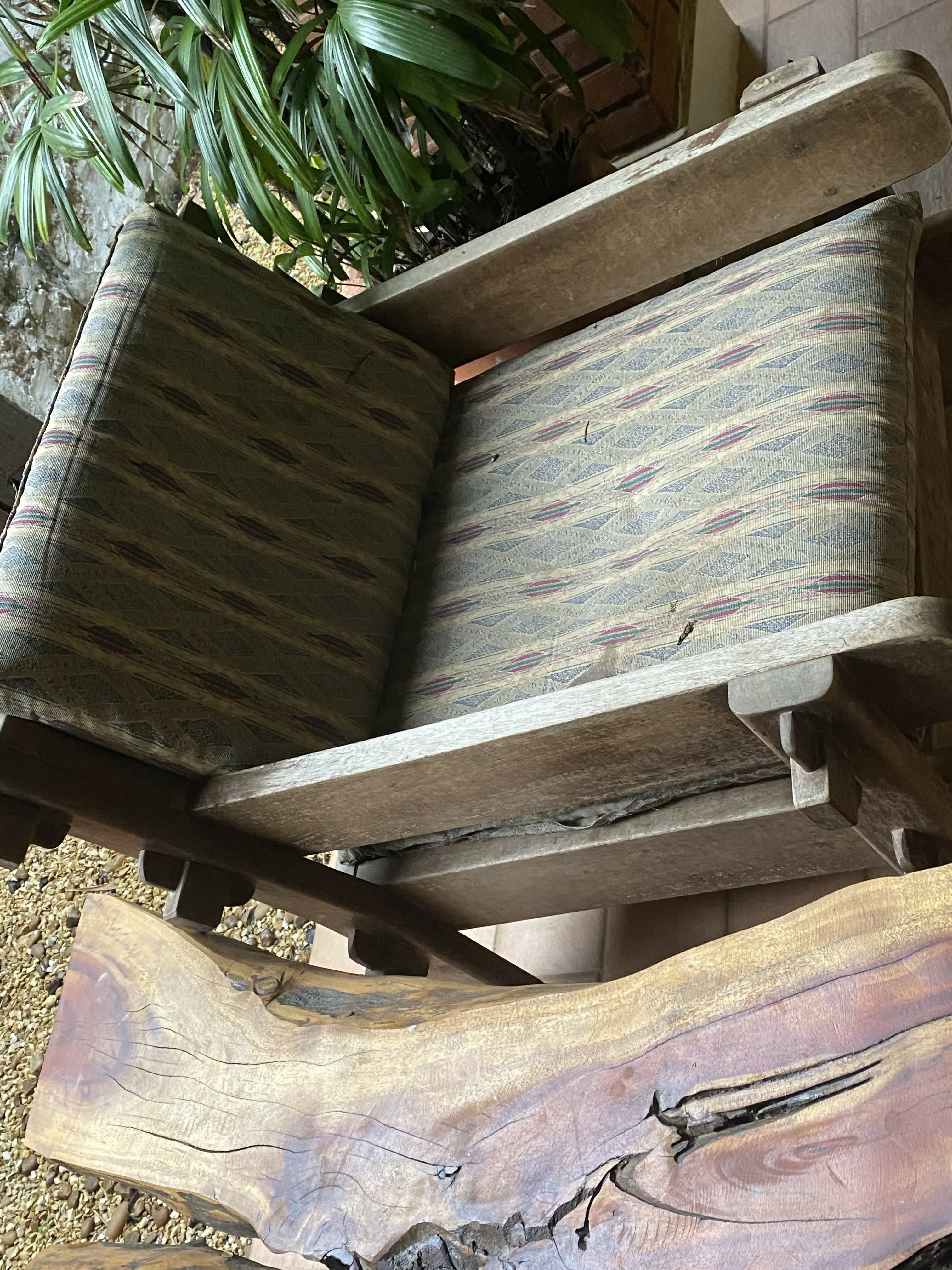 Jogo sofá + poltrona em Imbuia, década 70.