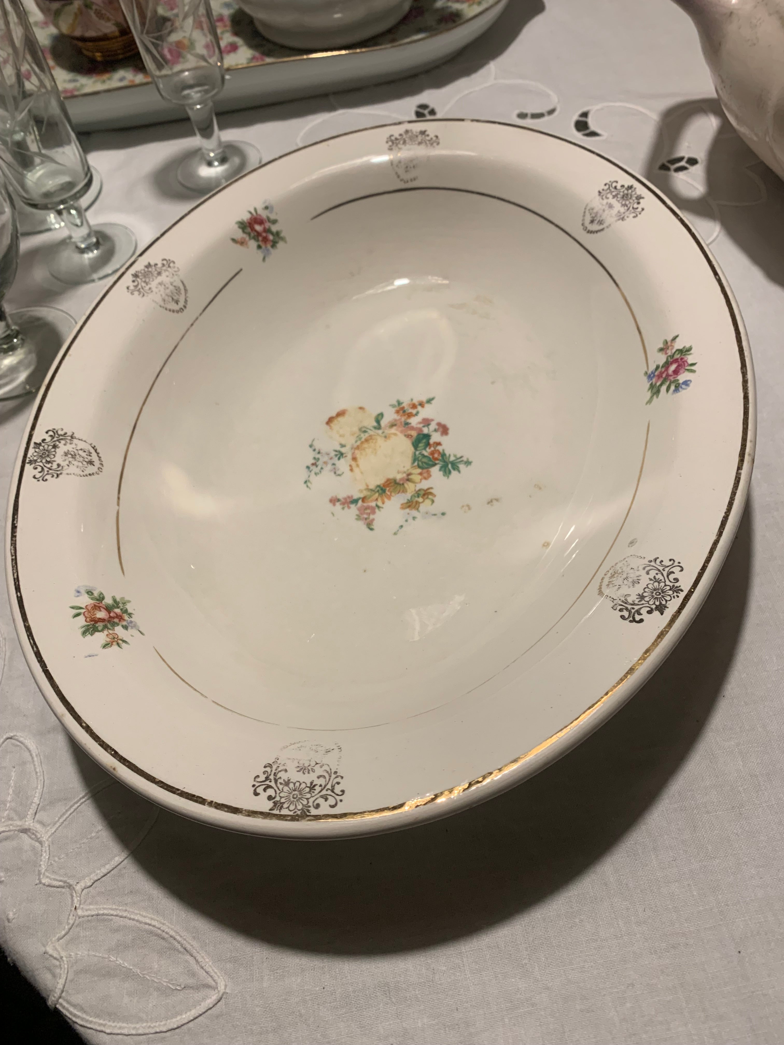 Antiga travessa em porcelana Nadir