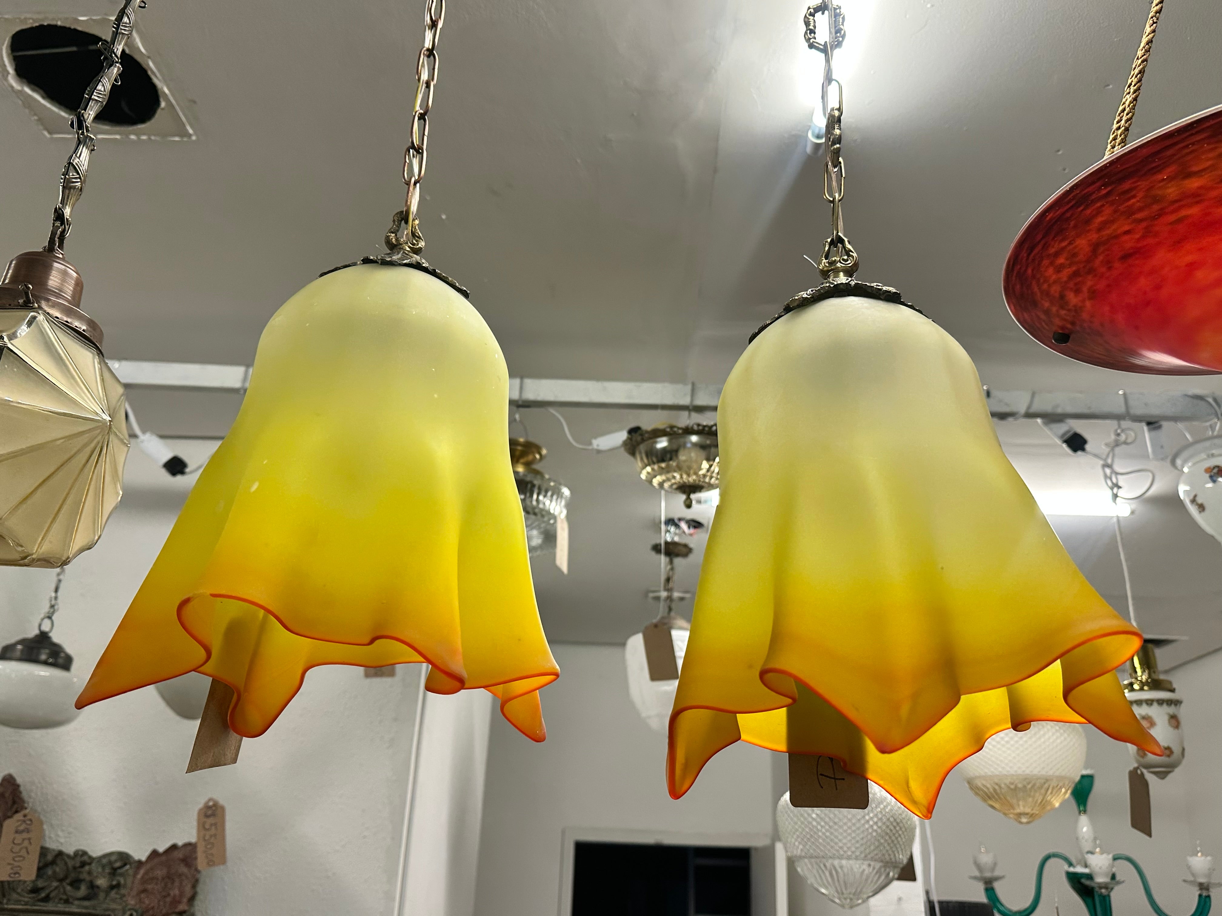Par de lustres/pendentes vintage em vidro murano em tons de amarelo 