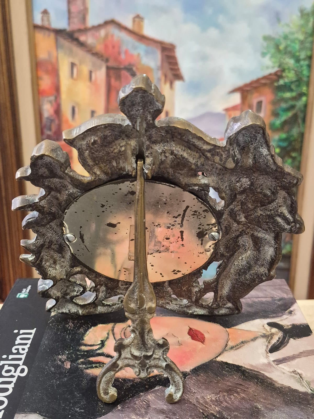 Porta retrato em bronze antigo estilo Art Noveau.  Maravilhoso,  com levíssimas marcas e pátinas do tempo.