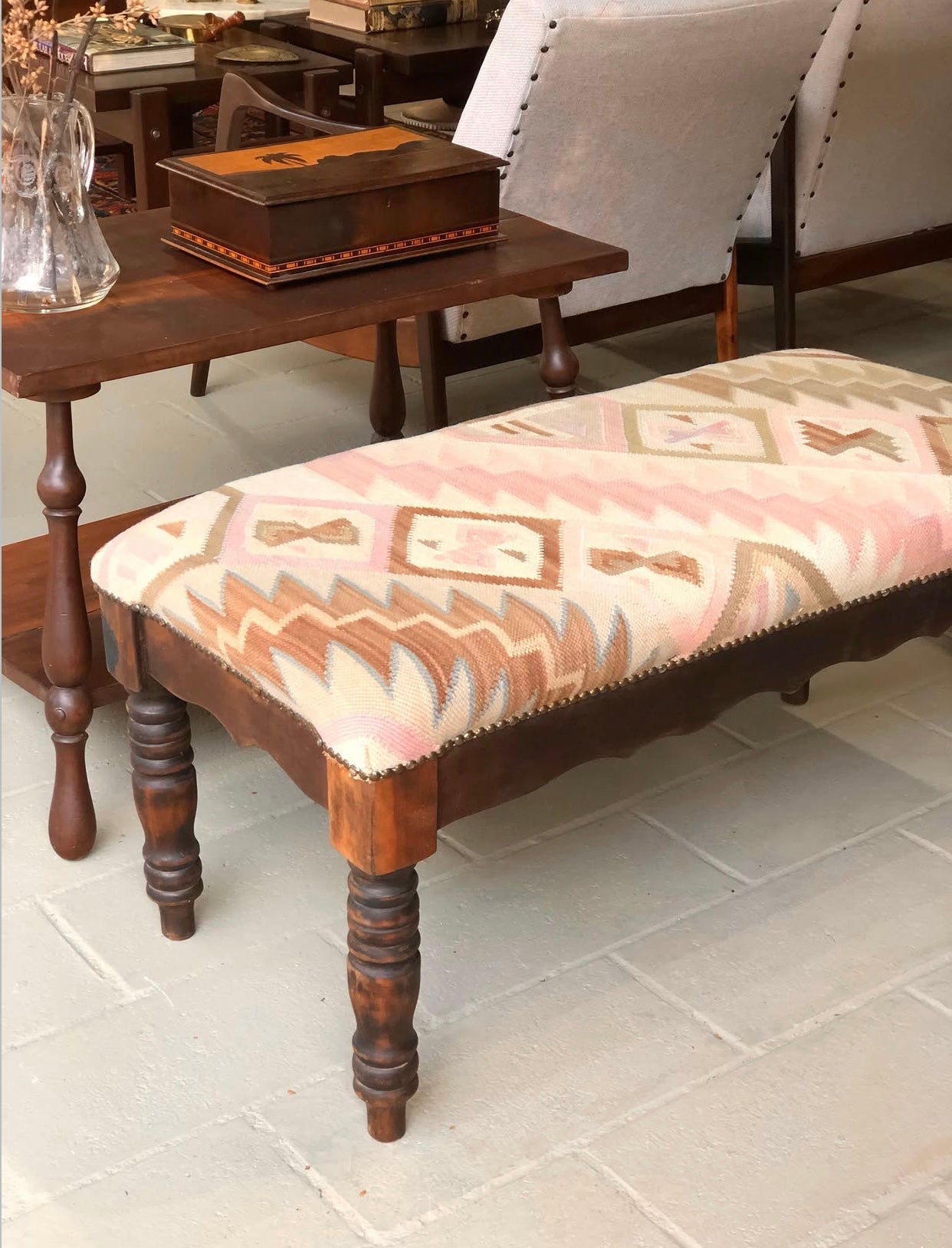 Banquetas anos 50 com kilim