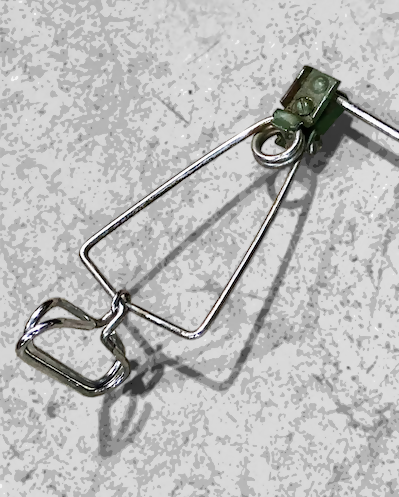 Luminária antiga com haste grampo