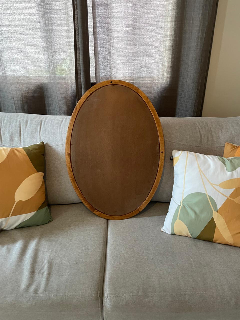 Espelho Oval com moldura em madeira