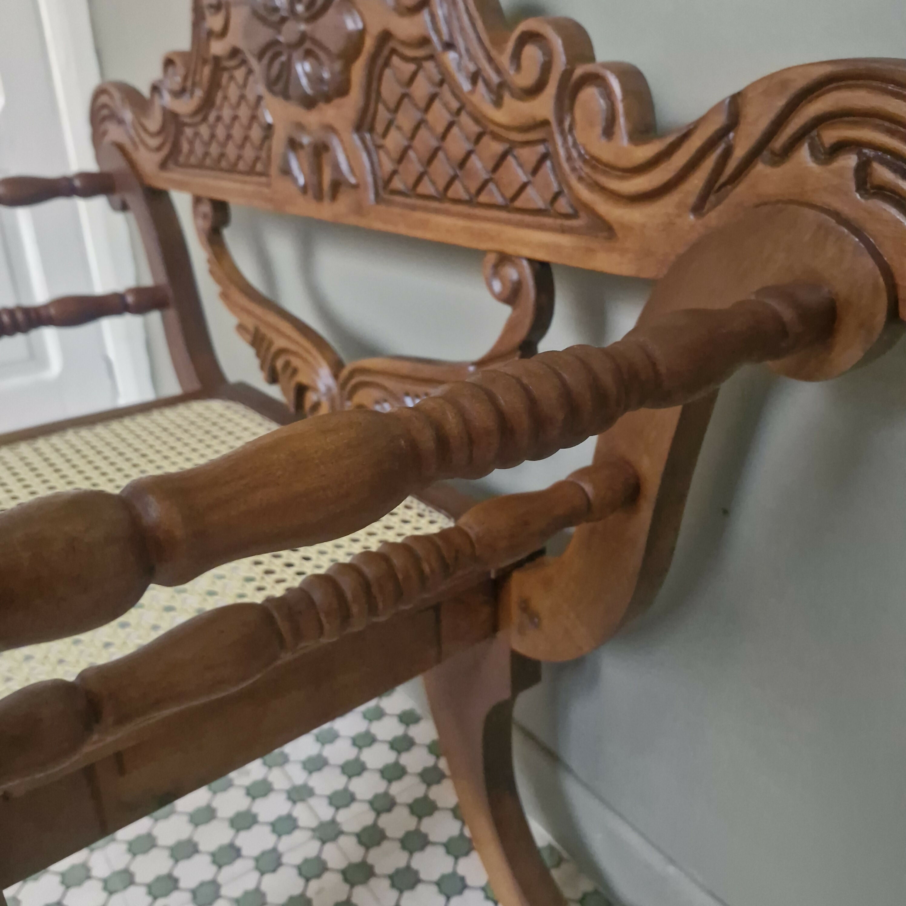 Maravilhosa Marquesa entalhada com palhinha (restaurada)
