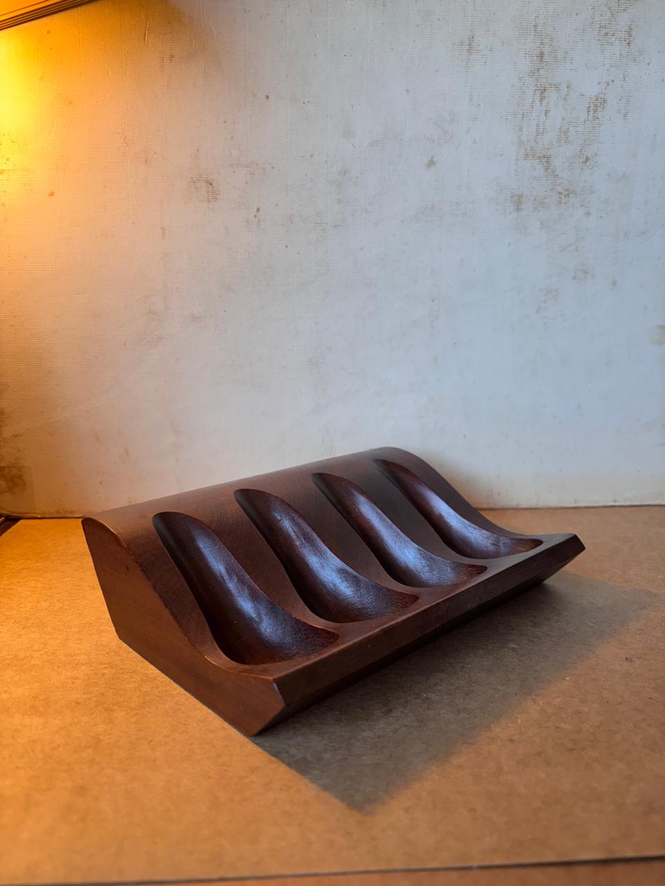 Suporte para quatro cachimbos em madeira maciça de desenho modernista (DMCPS_630)