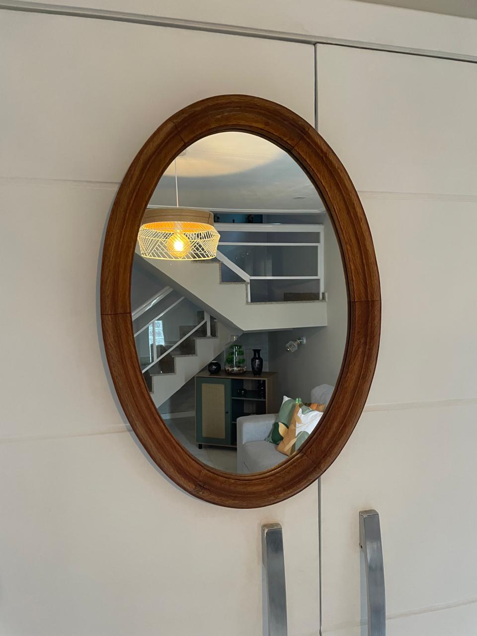 Espelho Oval com moldura em madeira