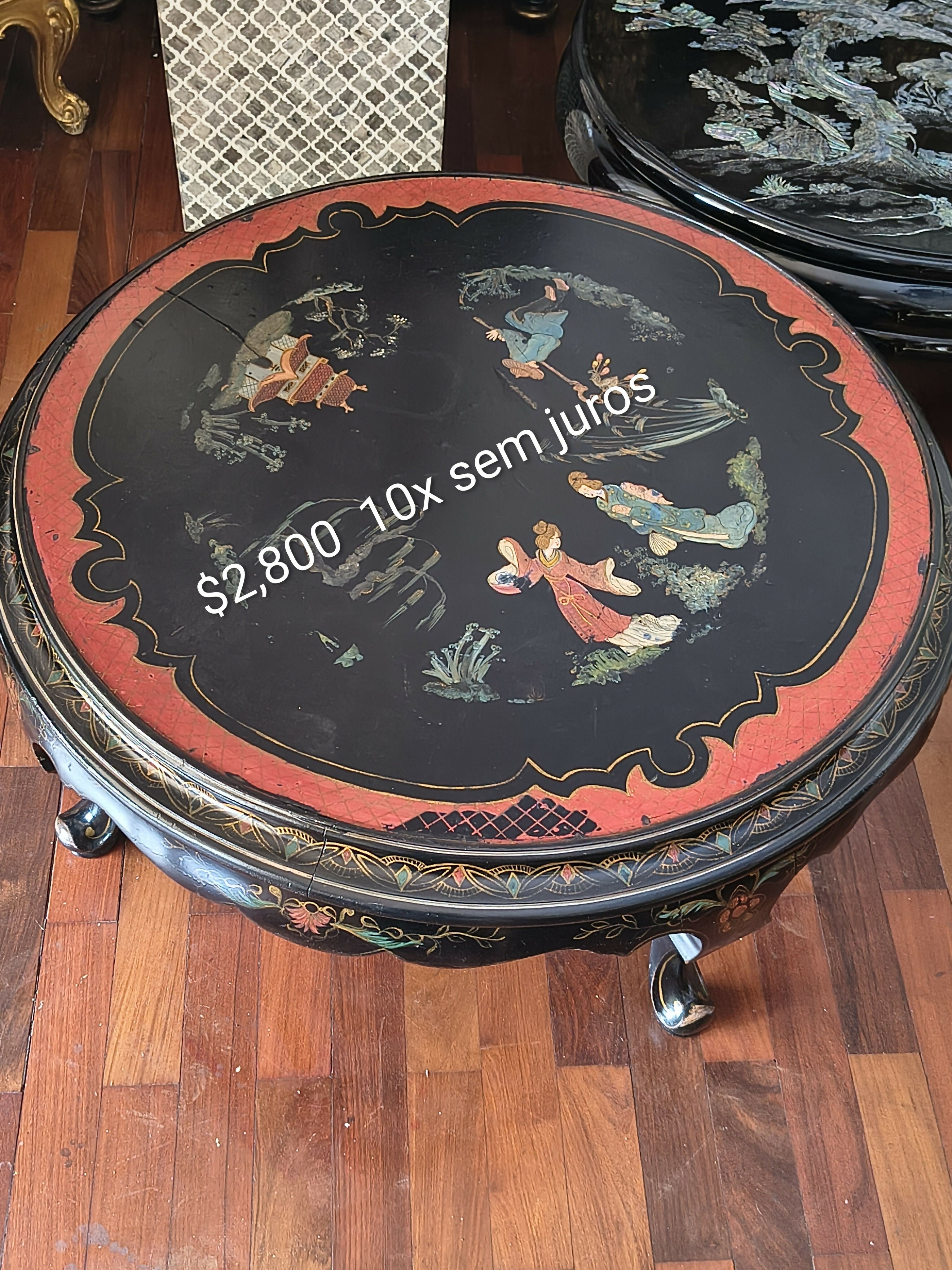 Mesa de centro redonda Chinoiserie em Laca Negra