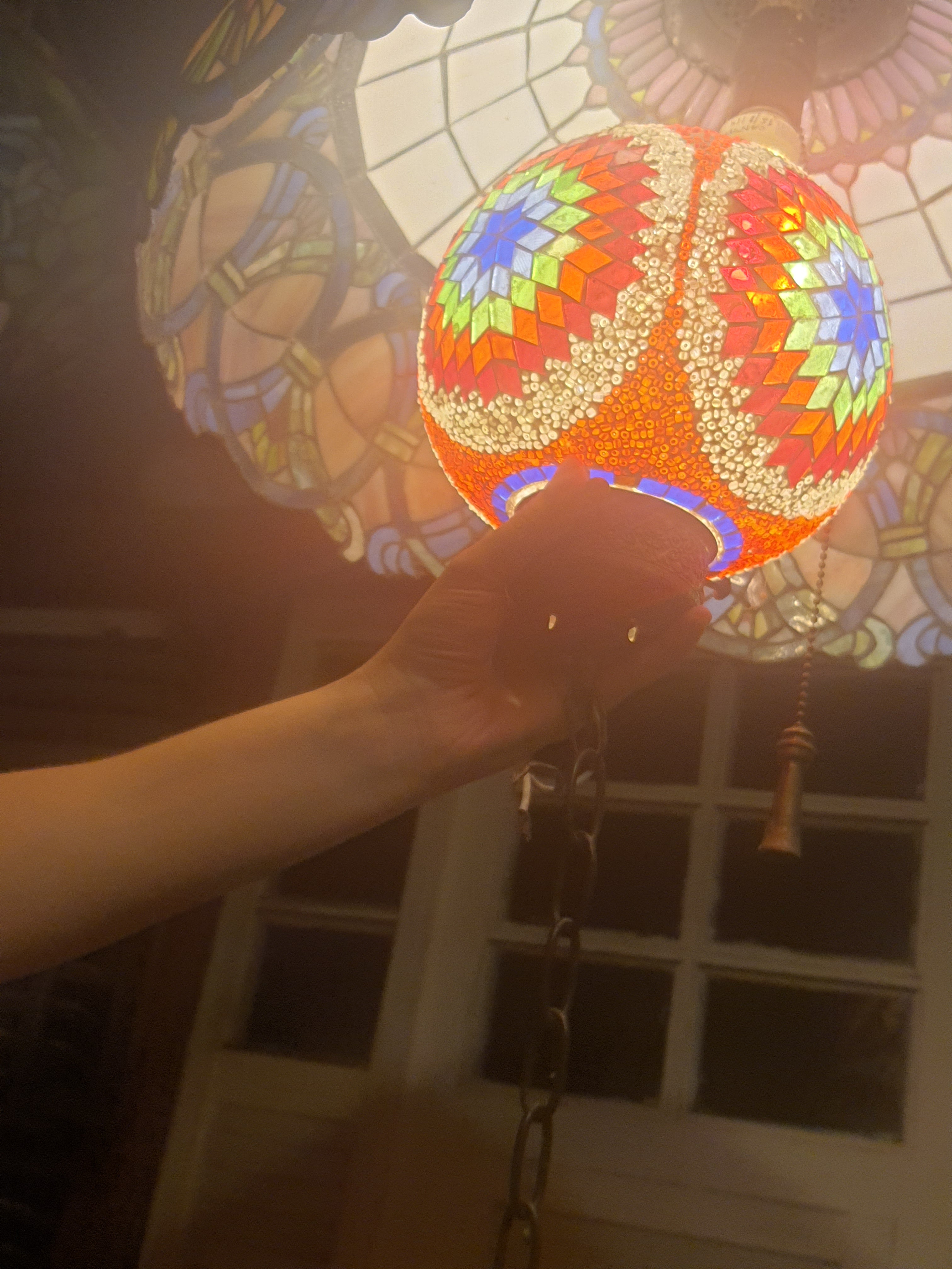 Luminaria pendente arredondada de mosaico turco com vidros importados
