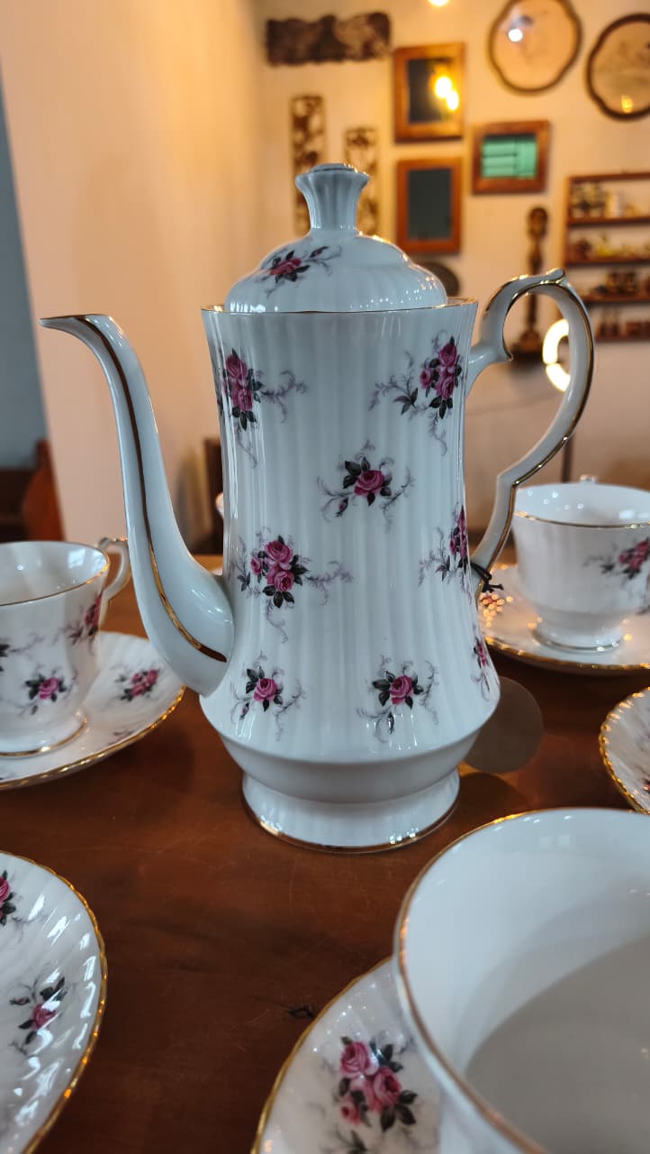Conjunto Inglês de Café em Porcelana Princess House com motivos florais – Hammersley | 13 Peças
