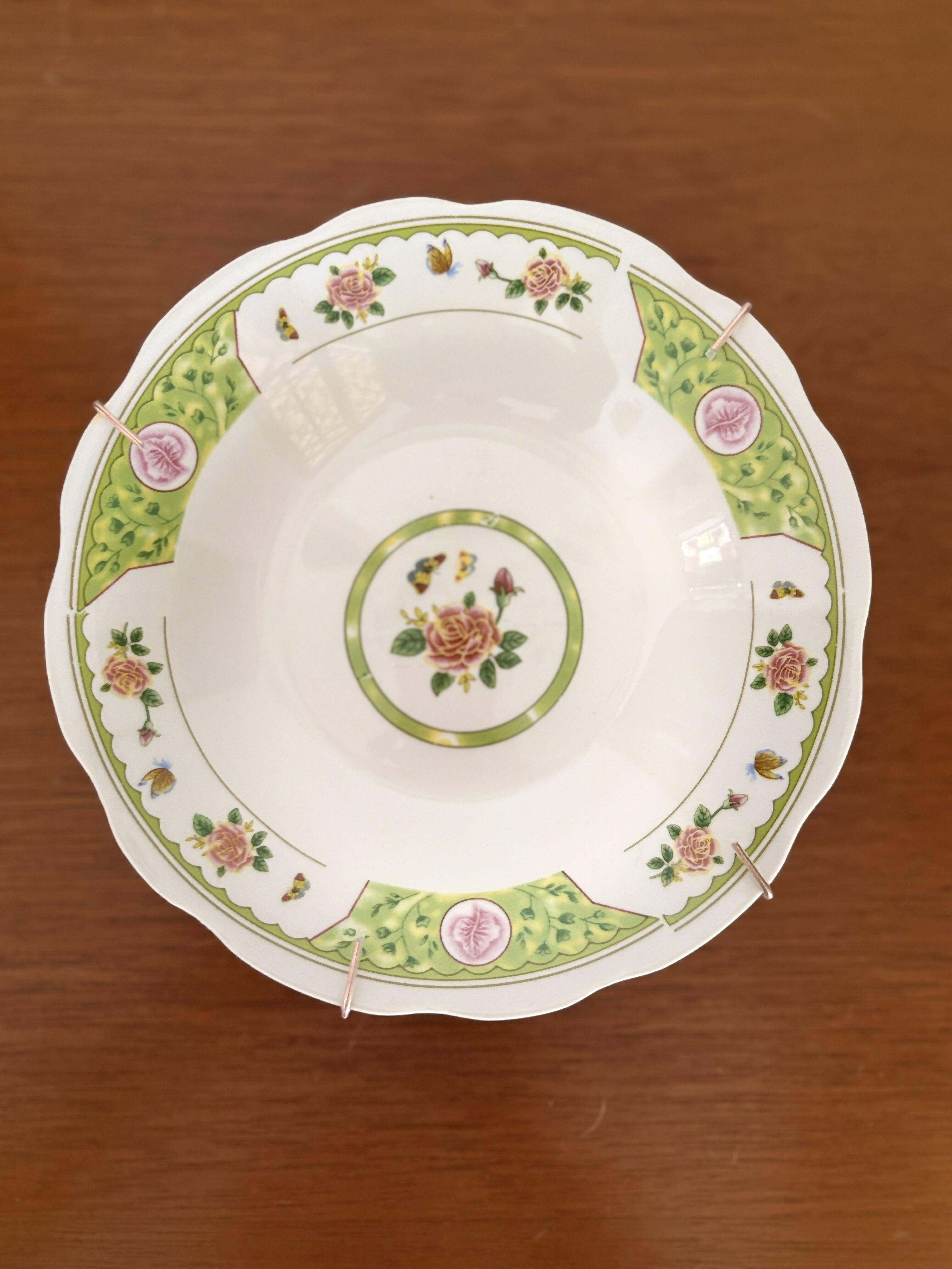 Pratos decorativos em porcelana com pinturas chinesas