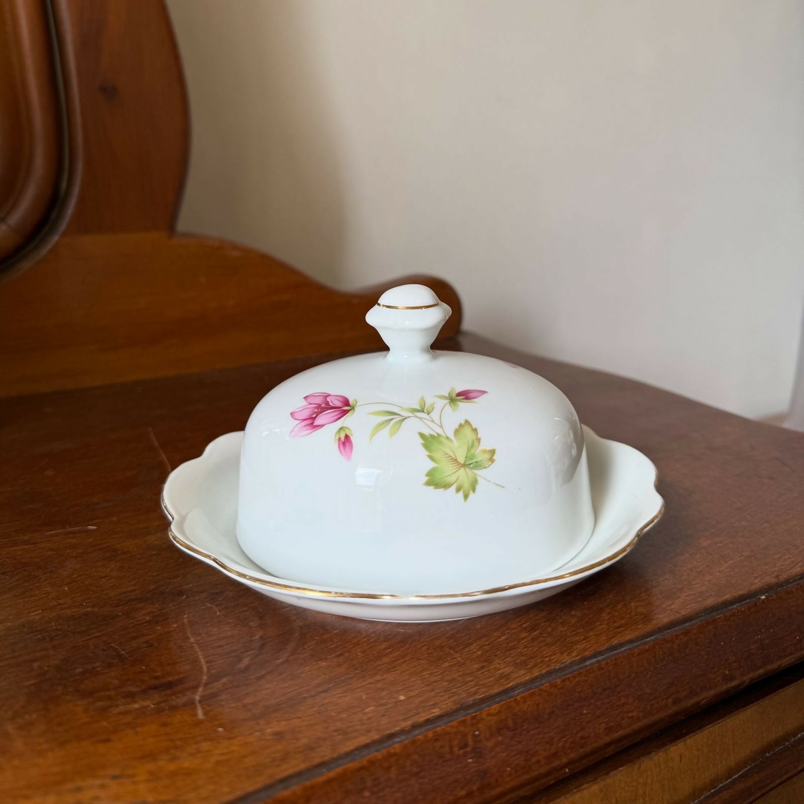 Manteigueira em Porcelana com Delicado Floral