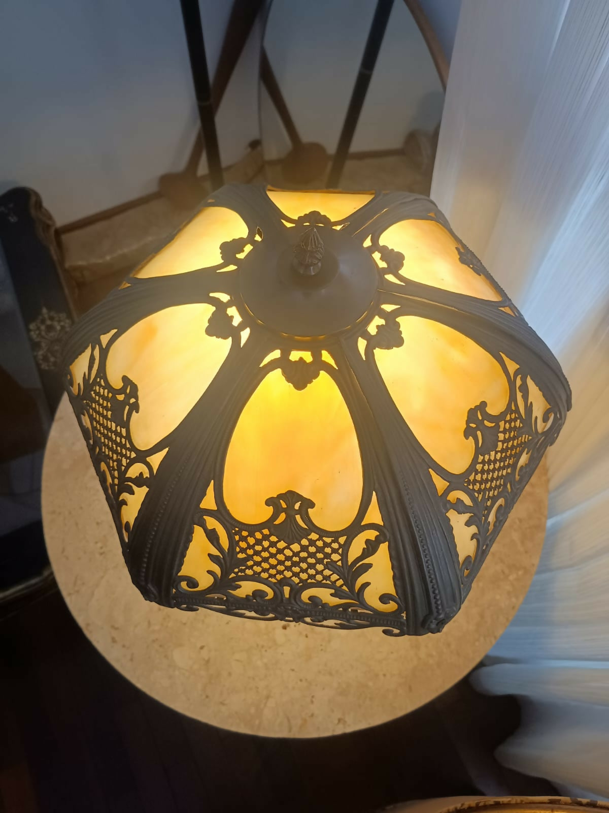Abajur antigo Art Nouveau em. Bronze e Pasta de Vidro