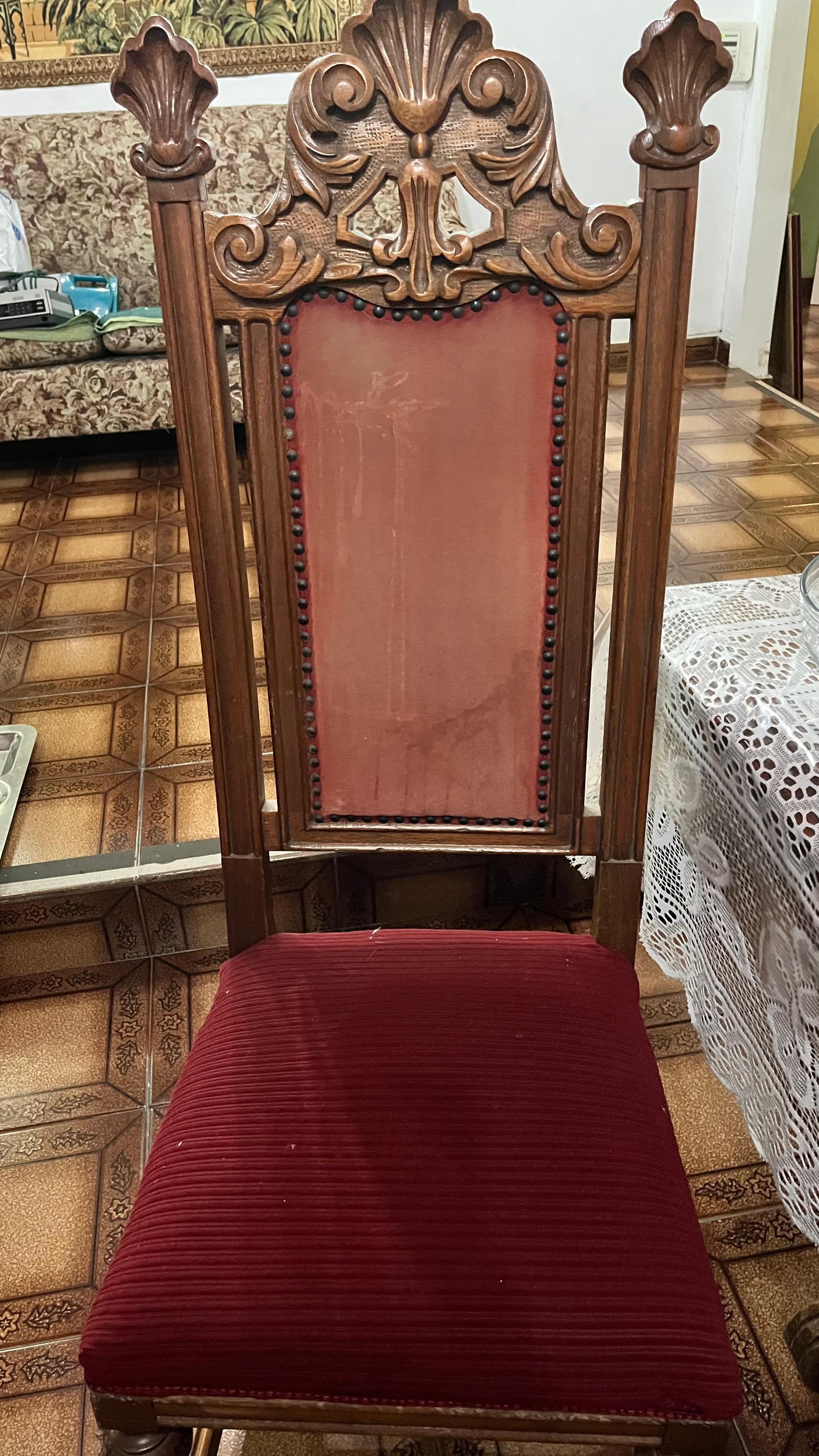 Mesa de Jantar Colonial em Madeira maciça com 8 cadeiras