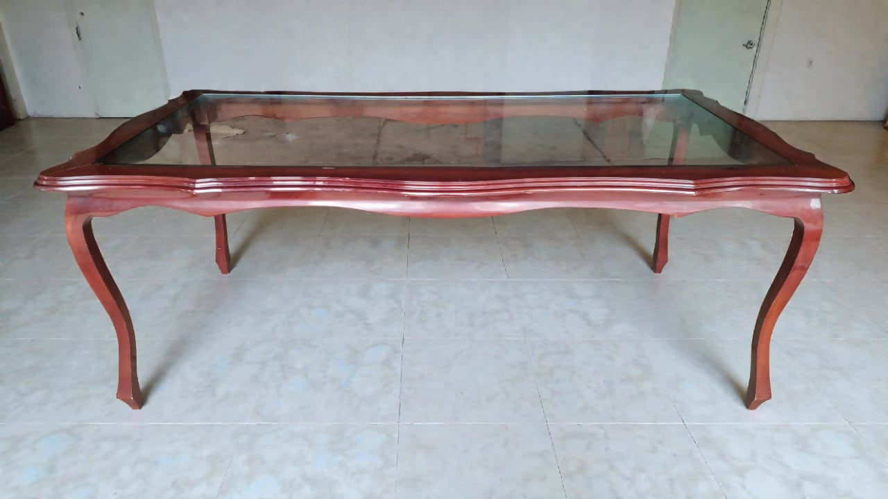 Mesa de Jantar com 6 Cadeiras estilo Provençal em Mogno